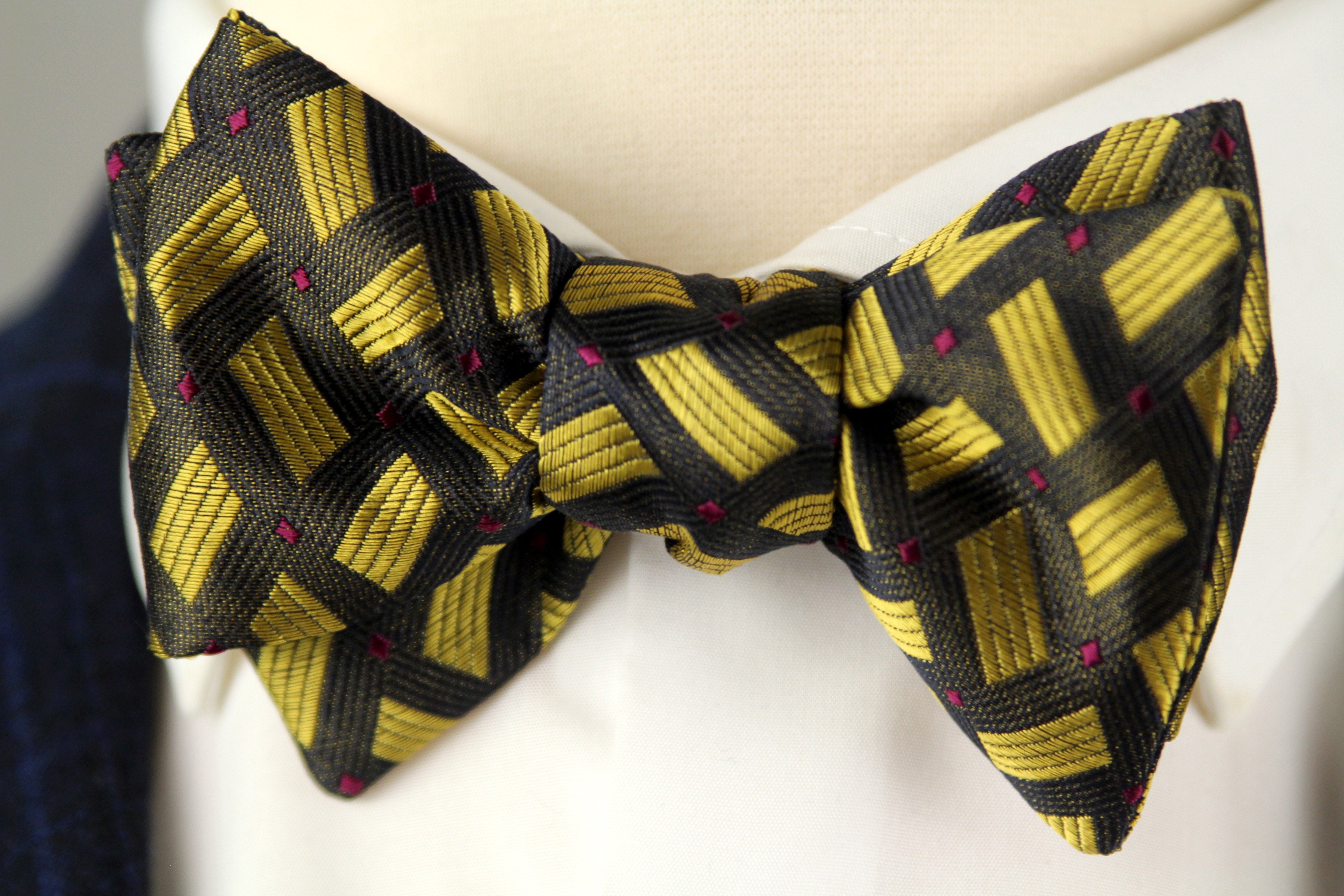 Silk Men's Bow Tie Gold Ornament