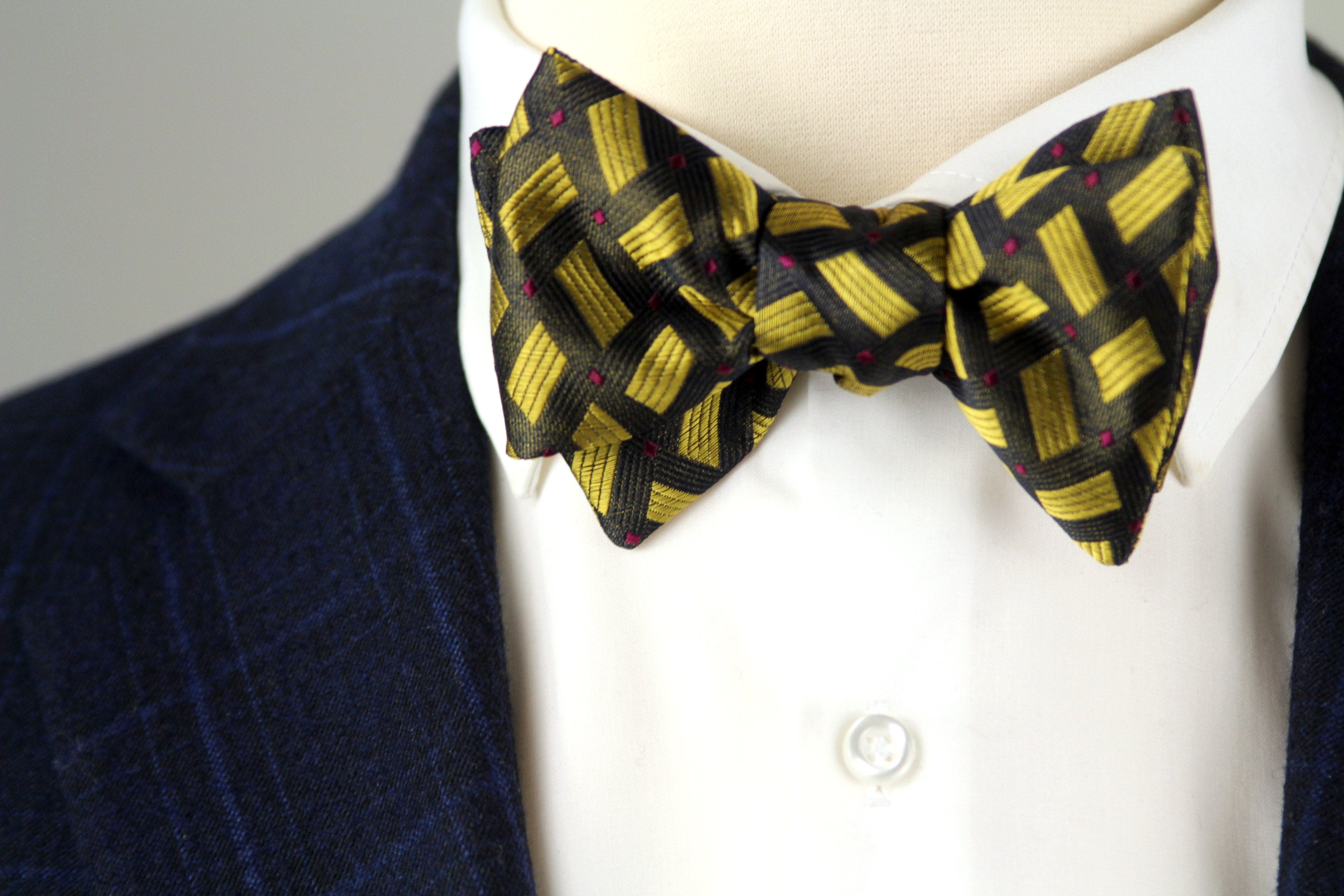 Silk Men's Bow Tie Gold Ornament