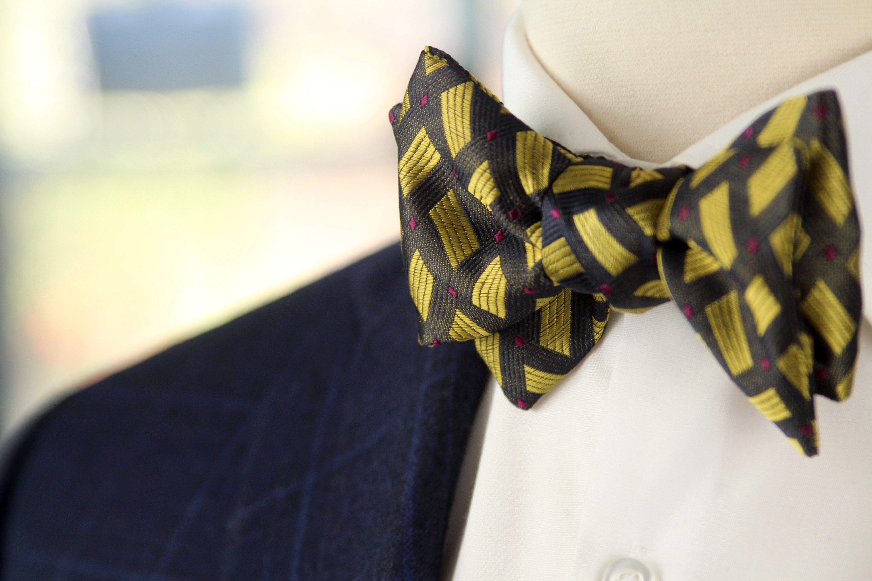 Silk Men's Bow Tie Gold Ornament