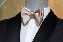 Load image into Gallery viewer, Small Butterfly Beige Silk Bow Tie
