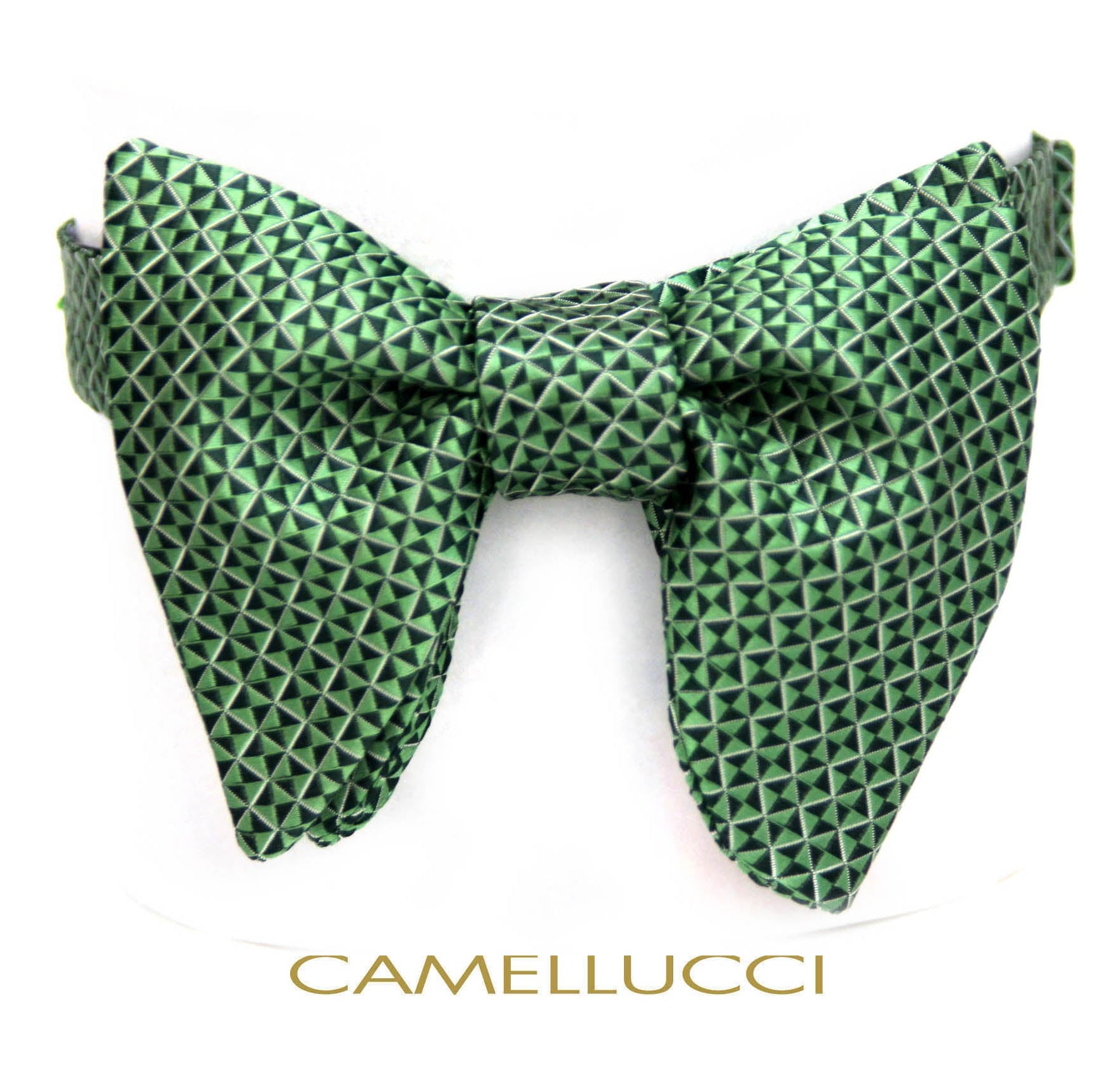 A green pre-tied bow tie with a textured geometric diamond pattern, displayed against a white background with the brand name 'CAMELLUCCI' printed in gold at the bottom.