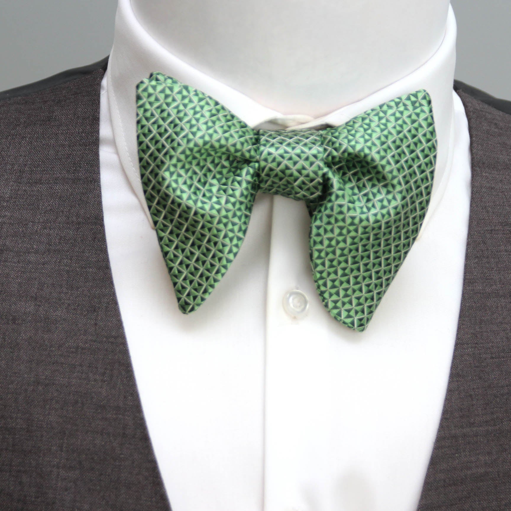 Green Ornament Large Silk Bow Tie | Camellucci