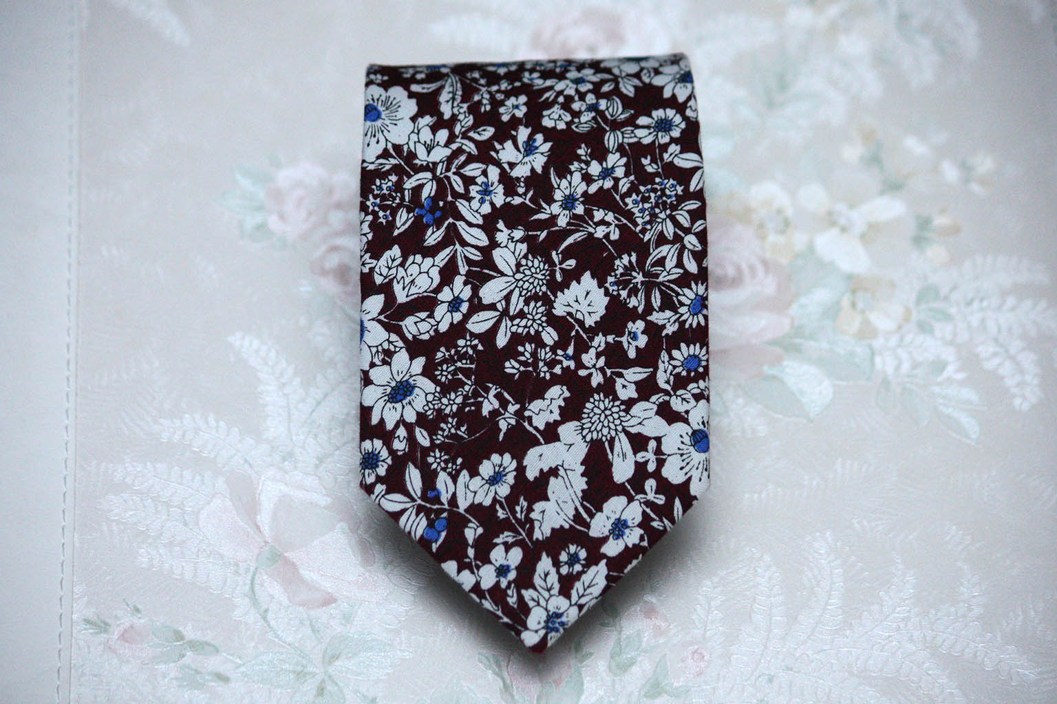 White Brown Floral Necktie 2.7"