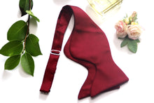 Load image into Gallery viewer, Maroon Solid Butterfly Bow tie Silk Bow Tie
