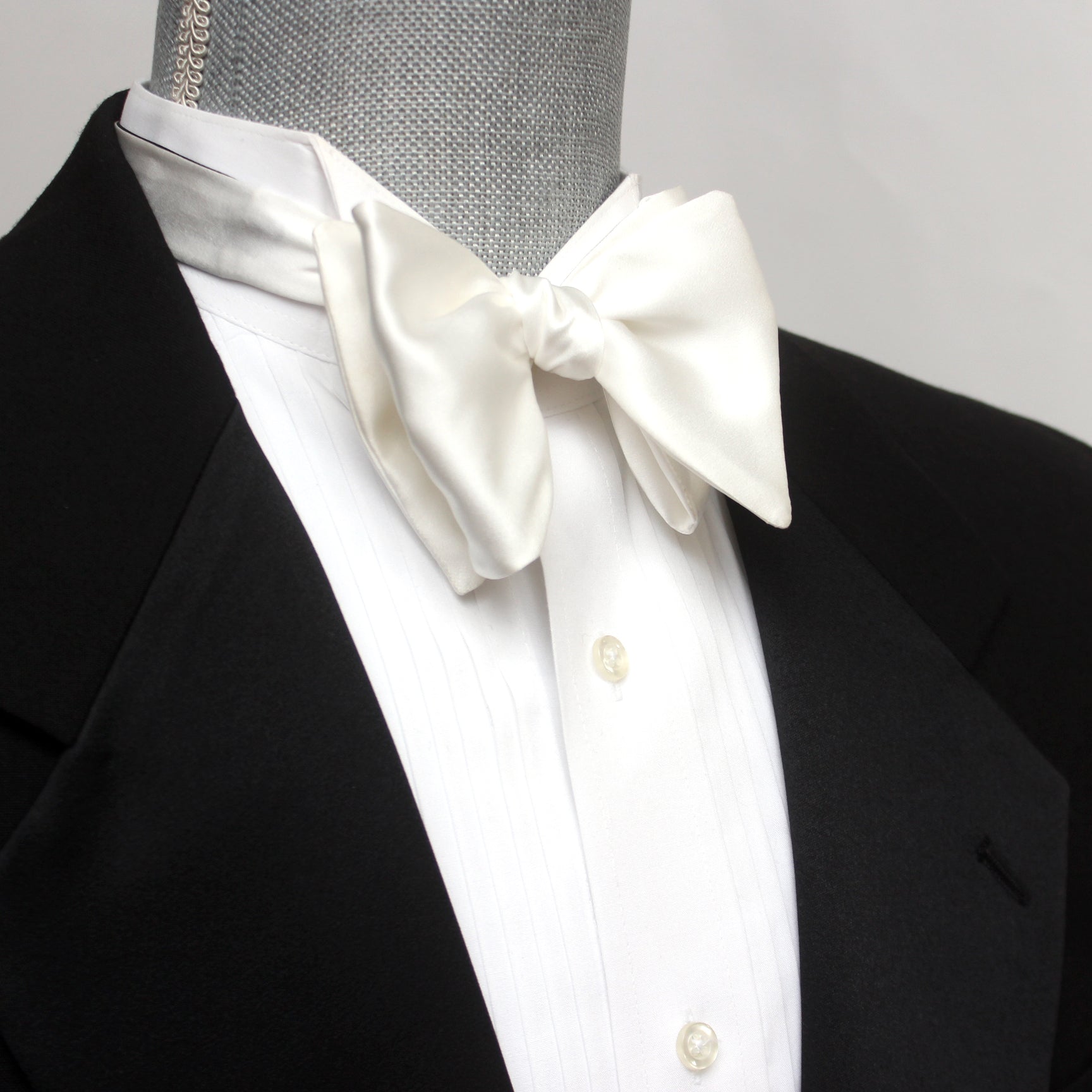 White Self-Tied Big Butterfly Silk Bow Tie