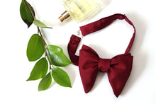 Load image into Gallery viewer, Maroon Solid Butterfly Bow tie Silk Bow Tie

