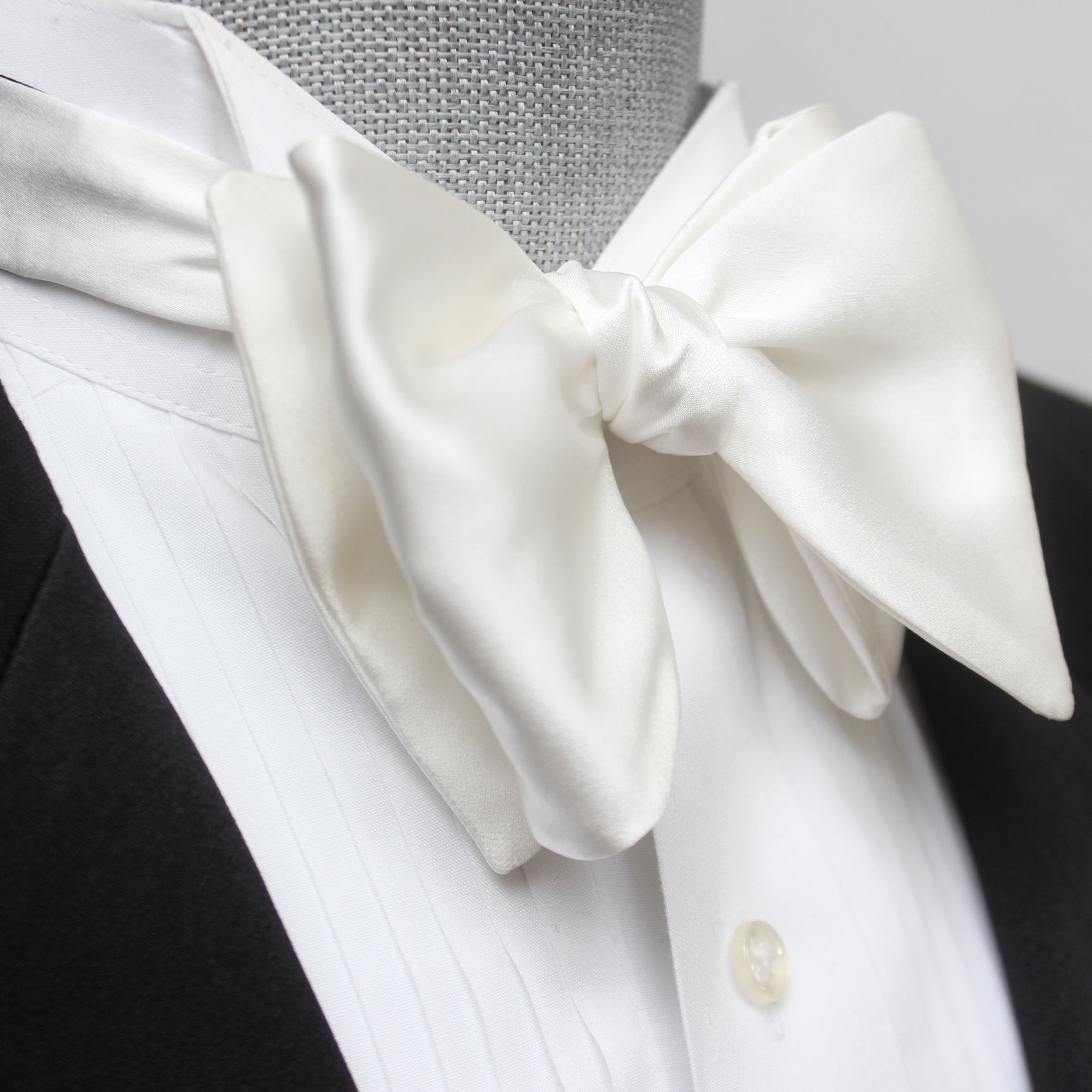 White Self-Tied Big Butterfly Silk Bow Tie