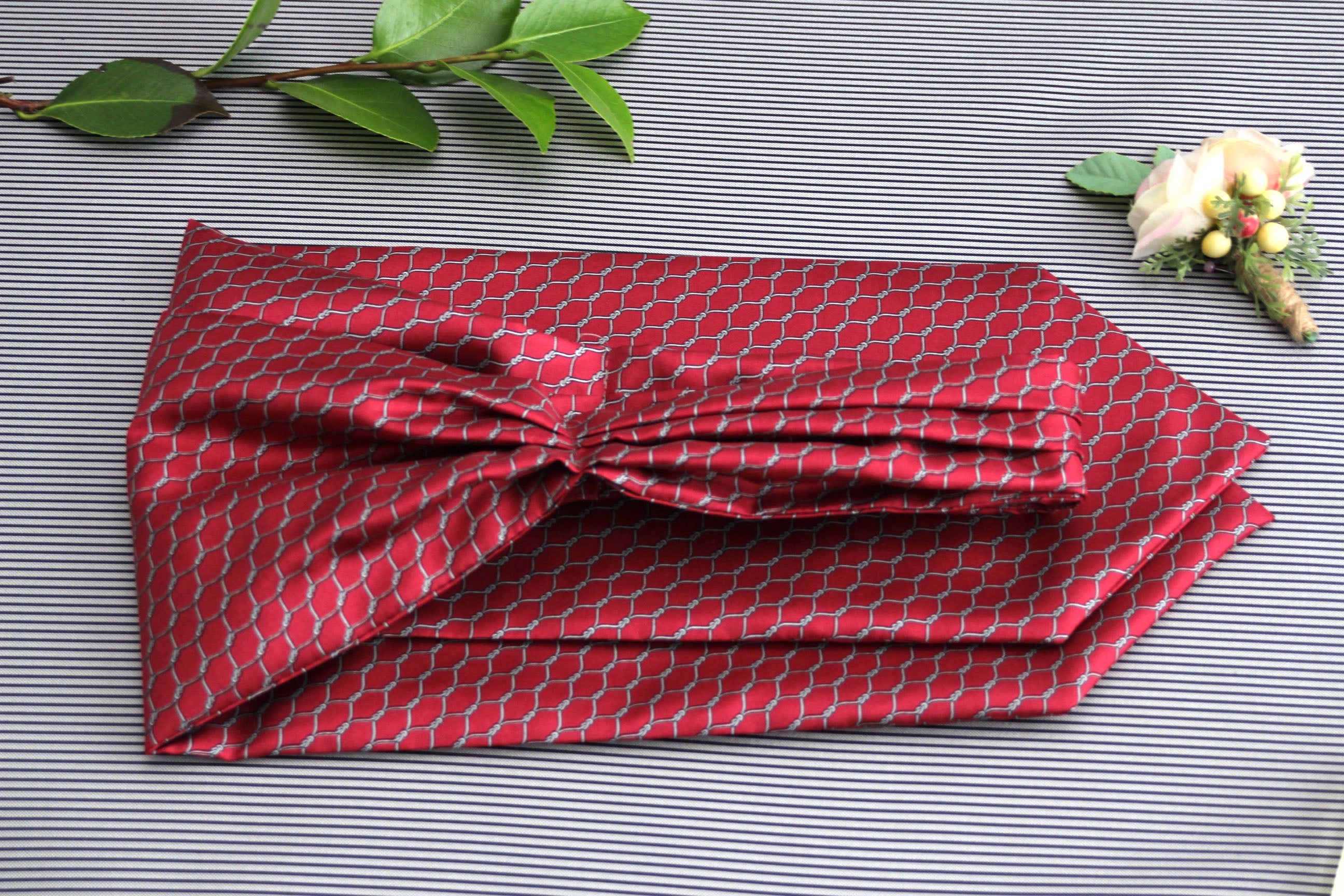 Red ornament Silk Ascot