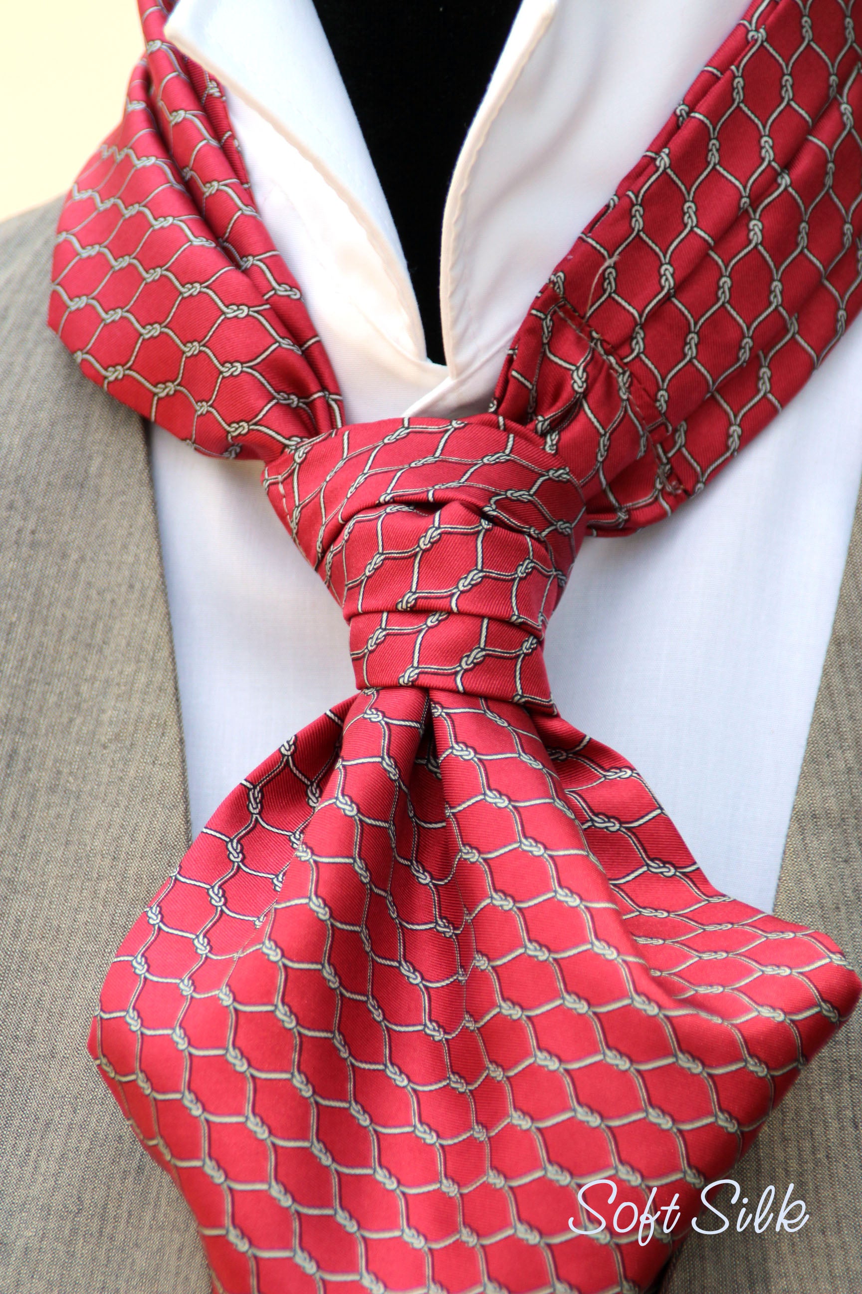 Red ornament Silk Ascot