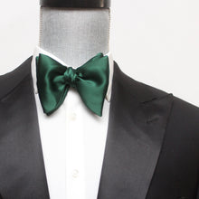 Load image into Gallery viewer, Emerald Green Big Butterfly Silk Bow Tie

