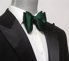 Load image into Gallery viewer, Emerald Green Big Butterfly Silk Bow Tie
