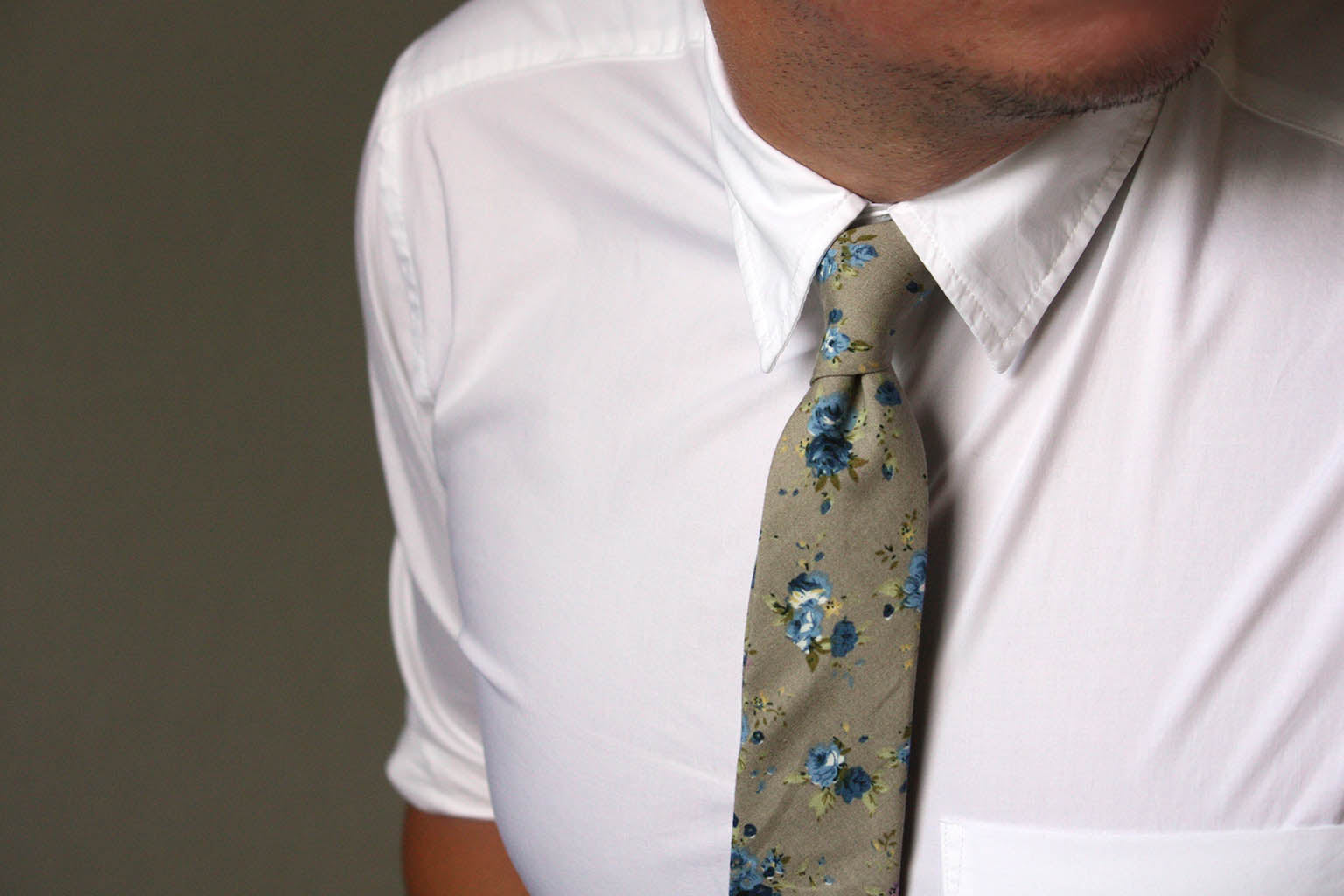 Blue Sand Floral Necktie 2.36"