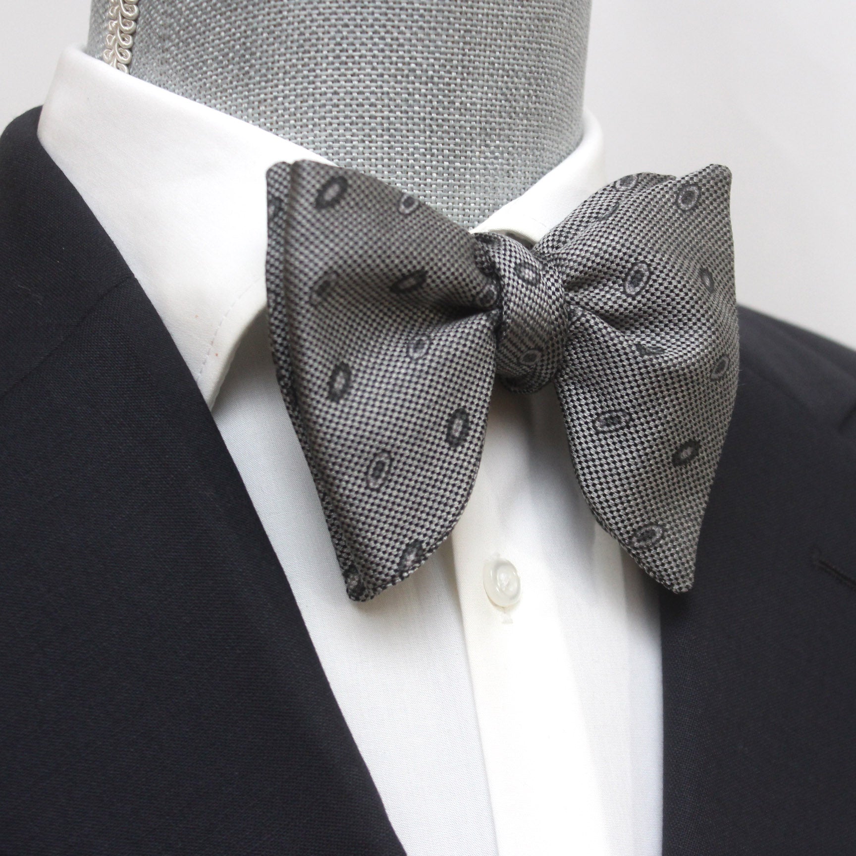 Big Butterfly Grey Ornament Silk Bow Tie