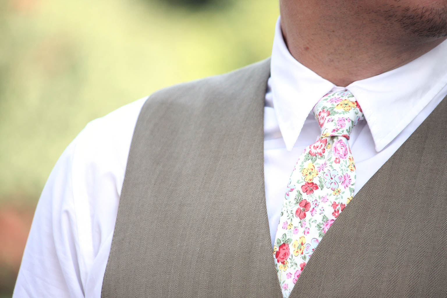 White Pink Floral Necktie 2.36"