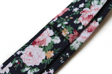 Load image into Gallery viewer, Black and Coral Pink Floral Necktie 2.36&quot;
