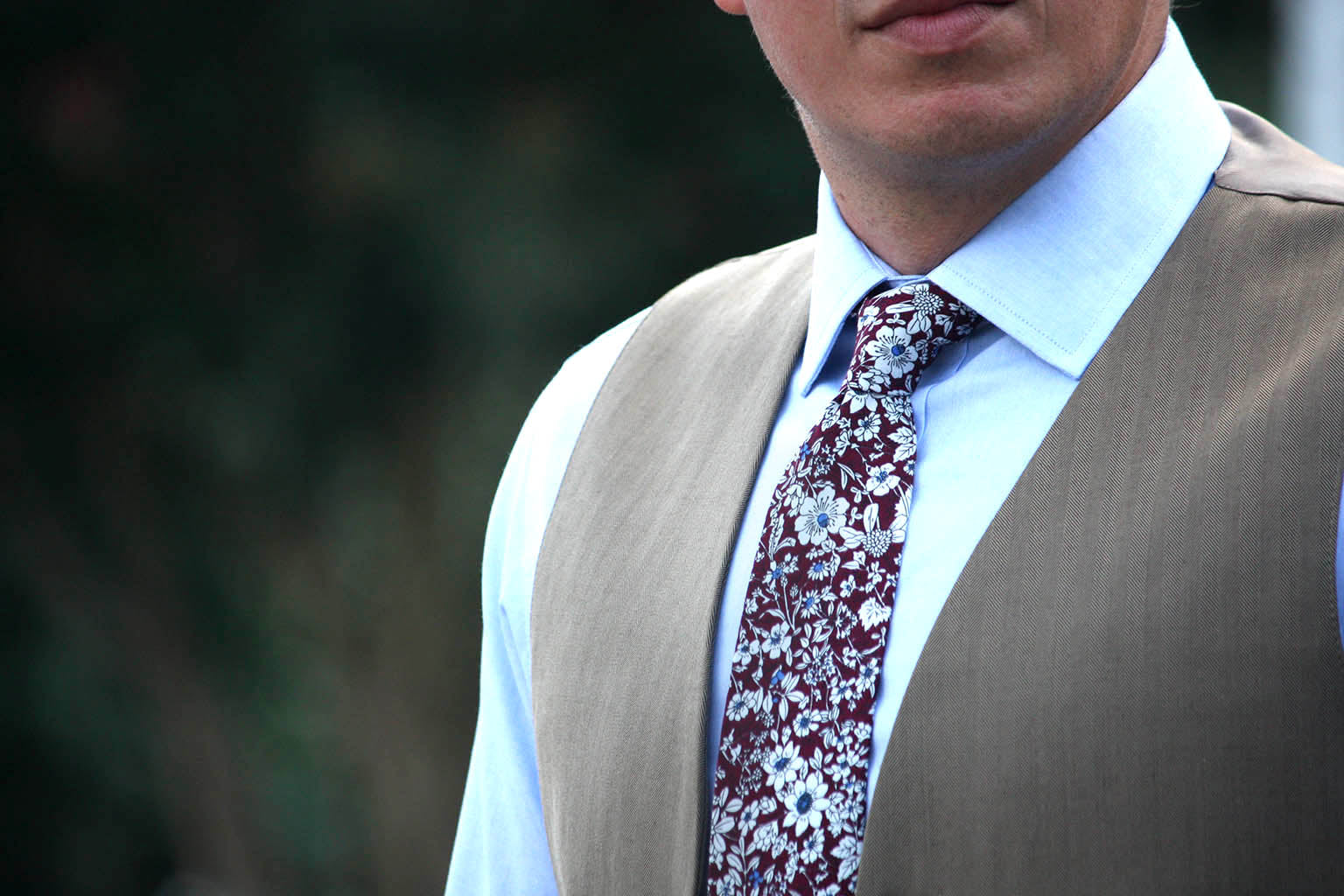 White Brown Floral Necktie 2.7"