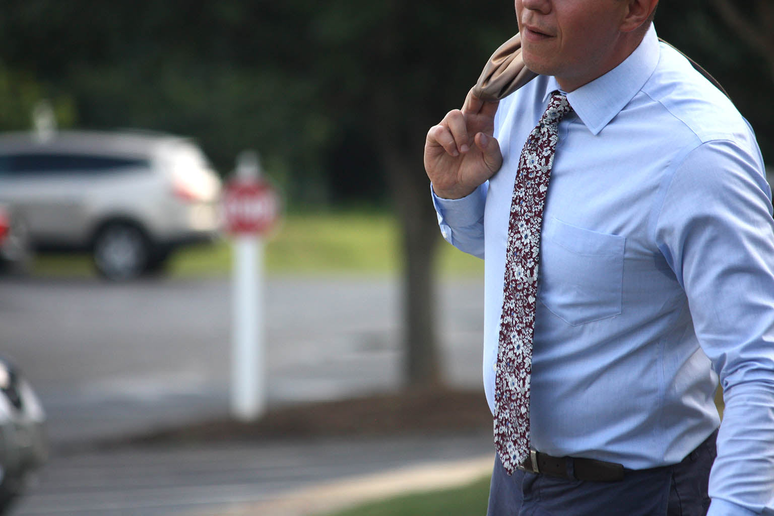 White Brown Floral Necktie 2.7"