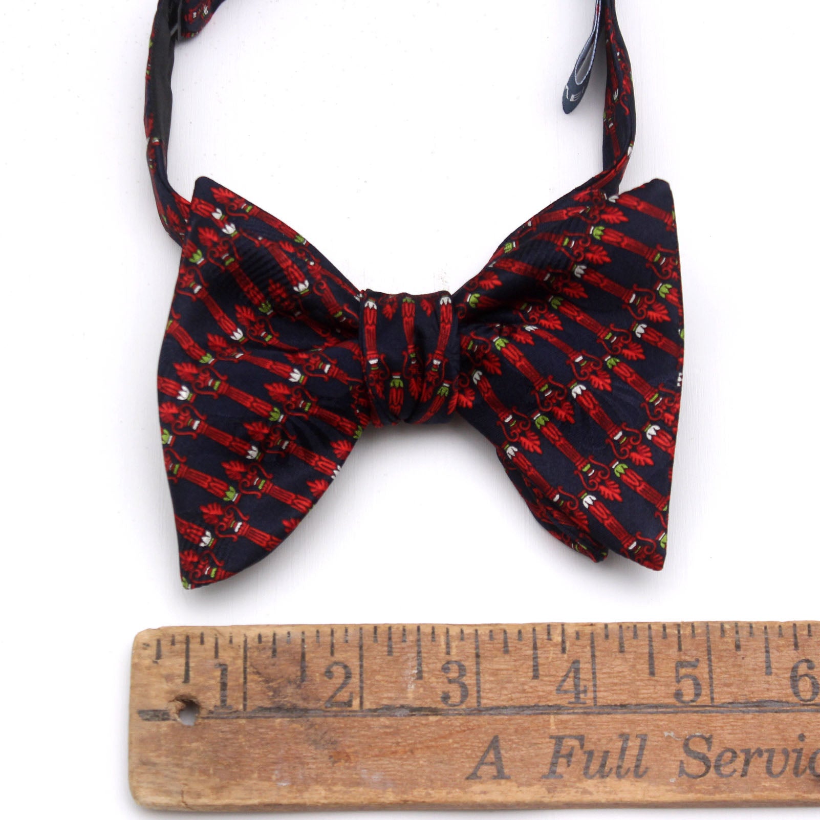 Big Butterfly Bow tie in Red Ornament Silk
