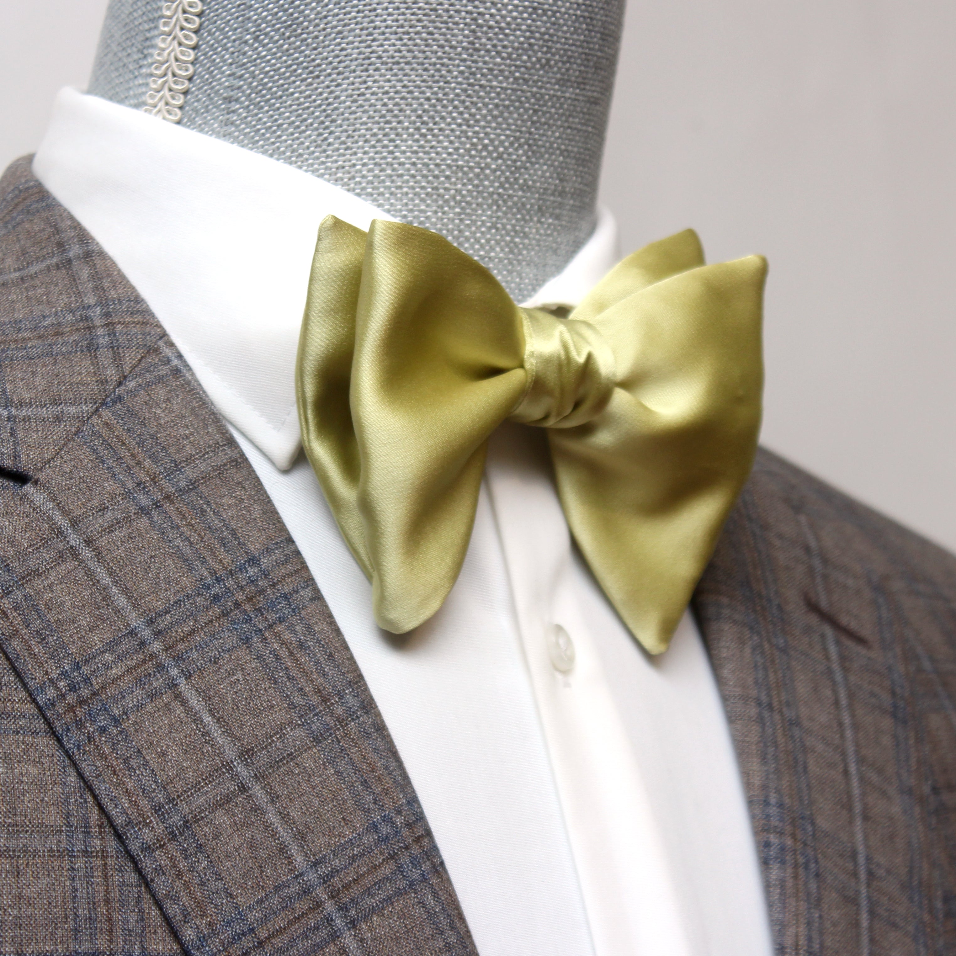 Big Butterfly Silk Bow Tie