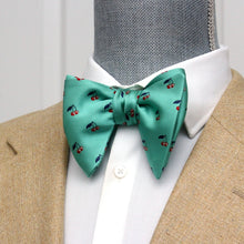 Load image into Gallery viewer, Green Silk Big Butterfly Bow Tie

