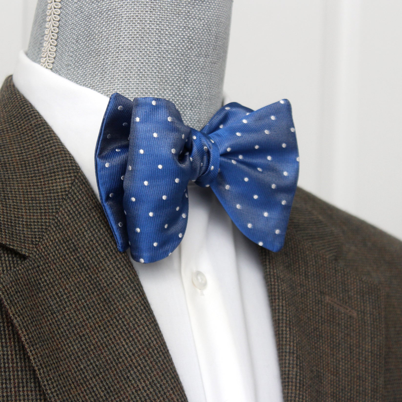 Big Butterfly Blue Polka Dot Bow Tie