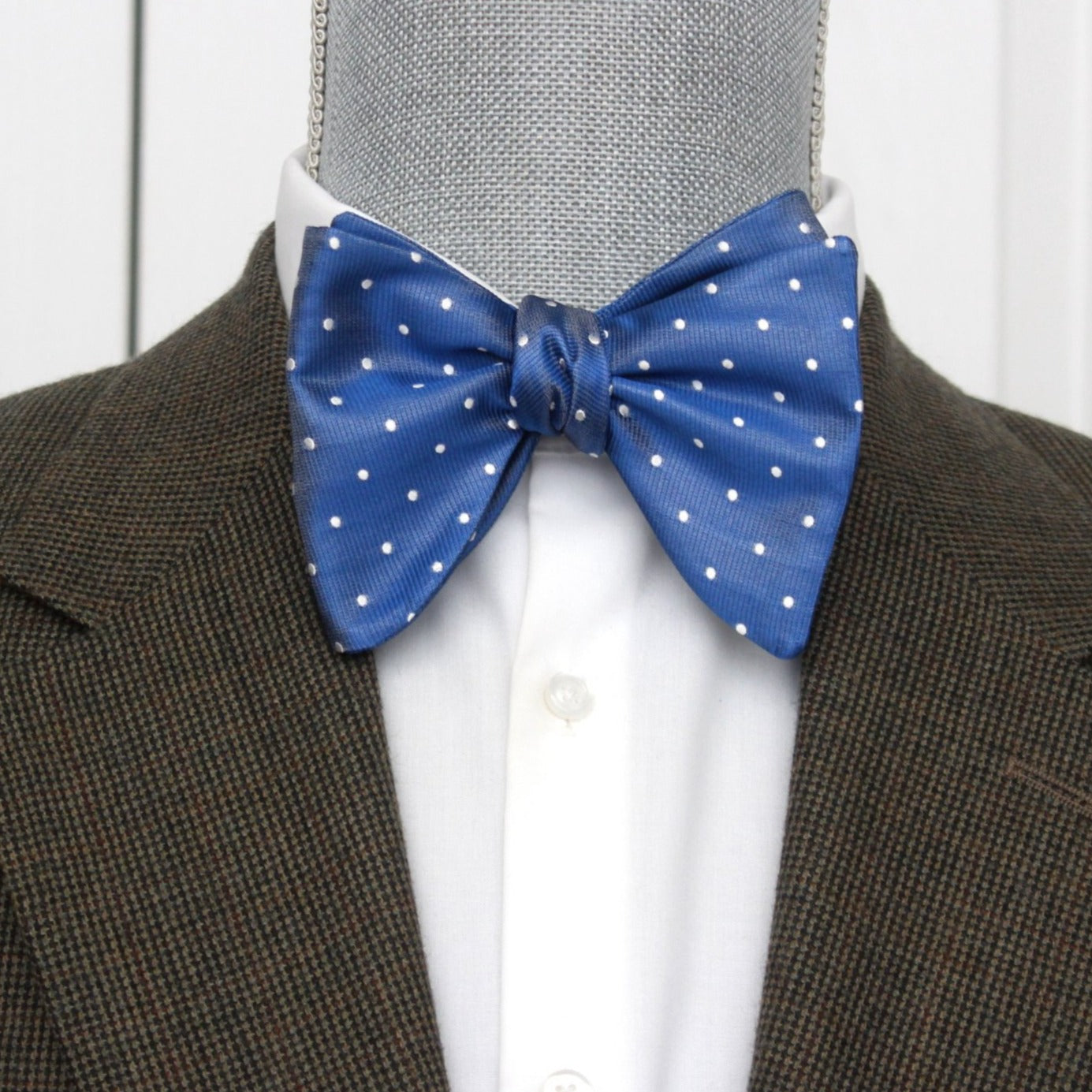 Big Butterfly Blue Polka Dot Bow Tie