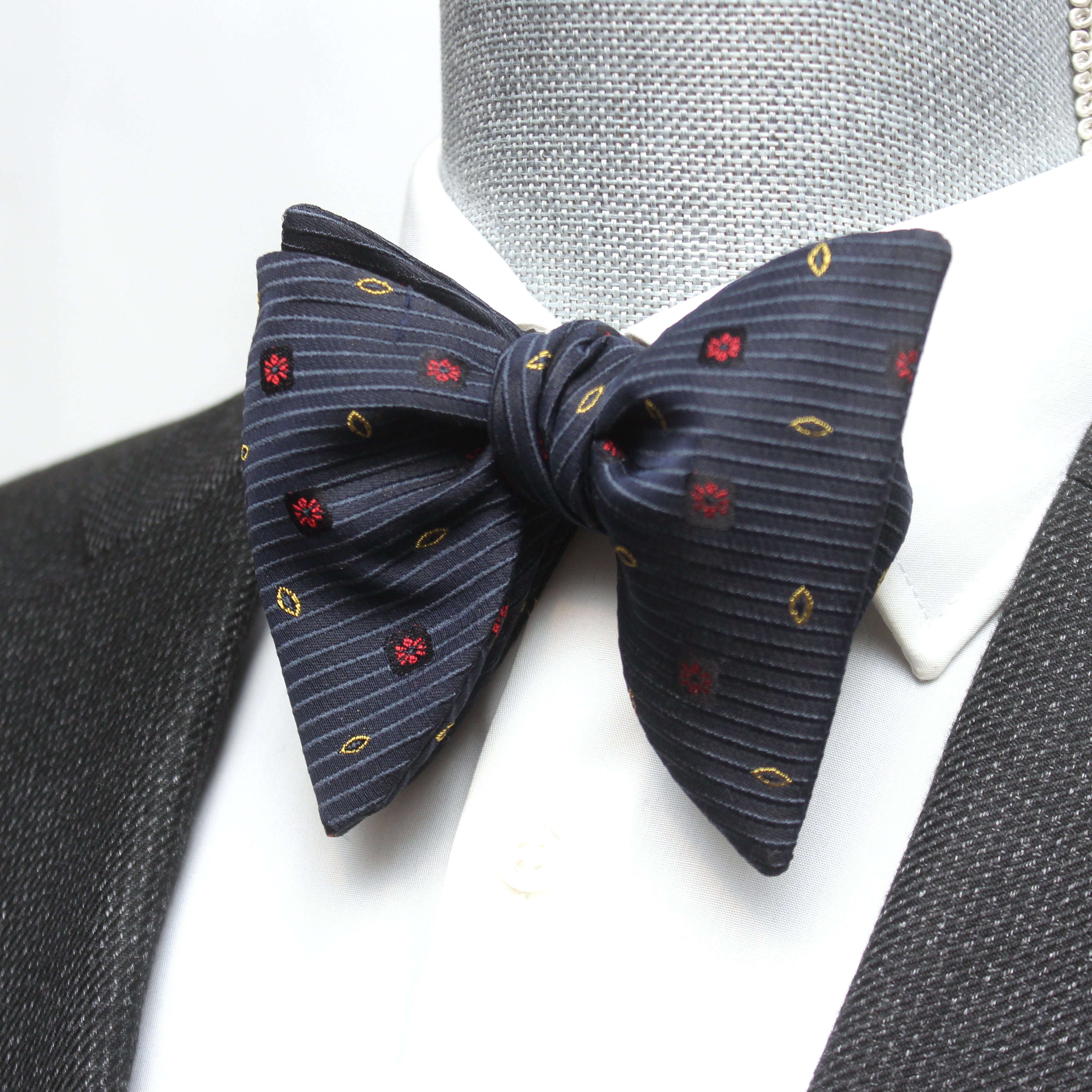 Big Butterfly Black Ornament Silk Bow Tie