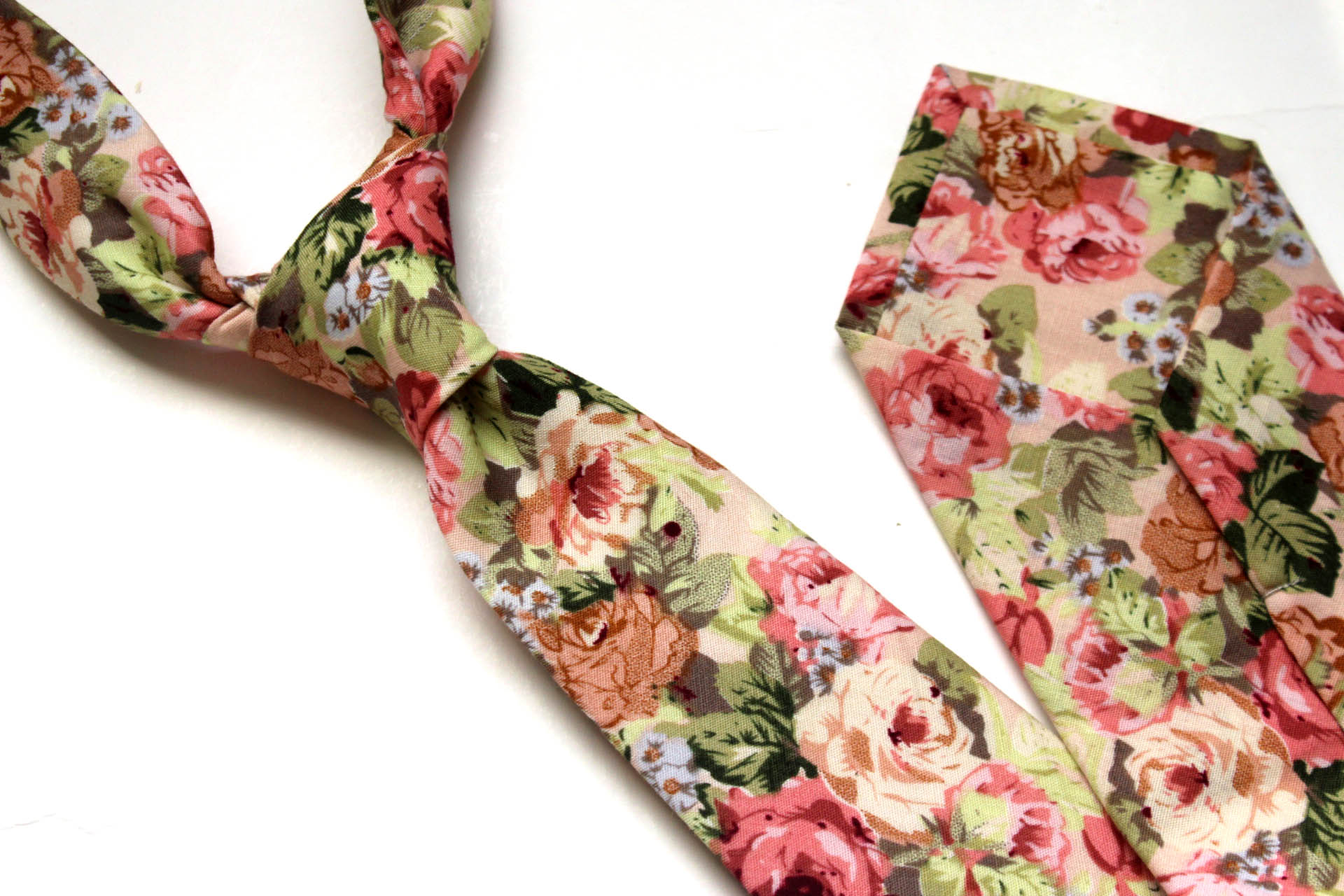 Peach Rose Floral Necktie 3.14"