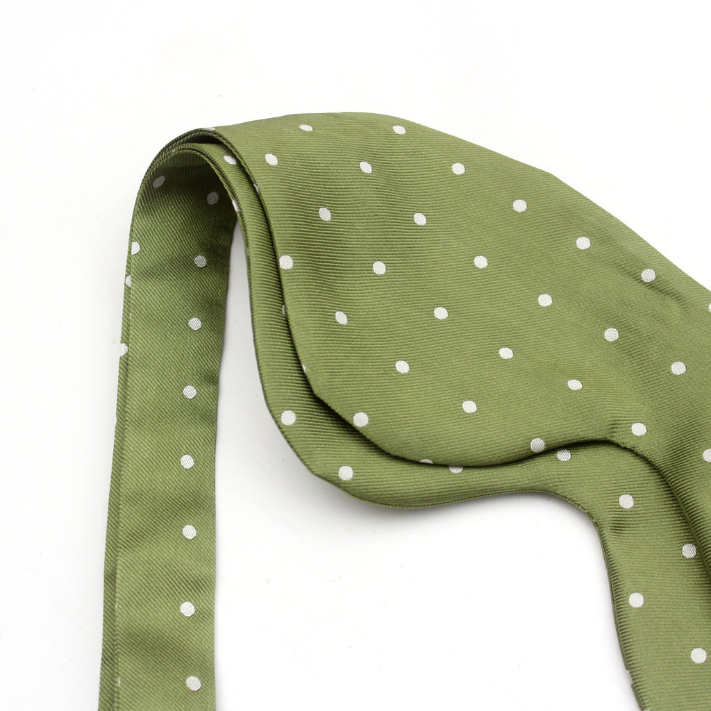 Big Butterfly Bow tie in Green Polka Dot Silk