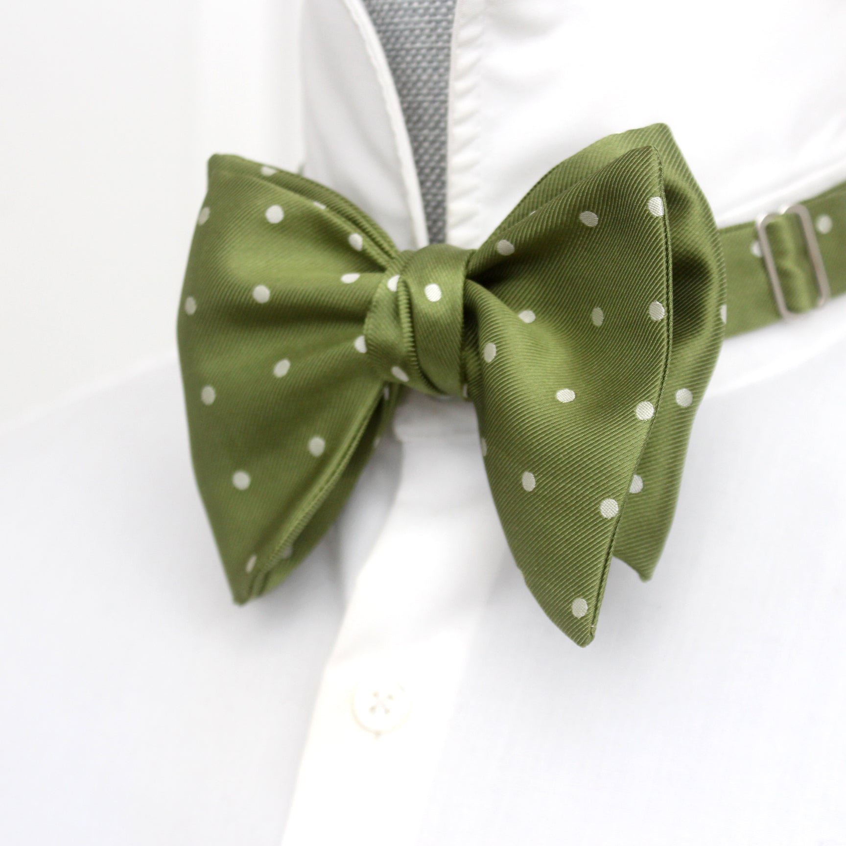 Big Butterfly Bow tie in Green Polka Dot Silk
