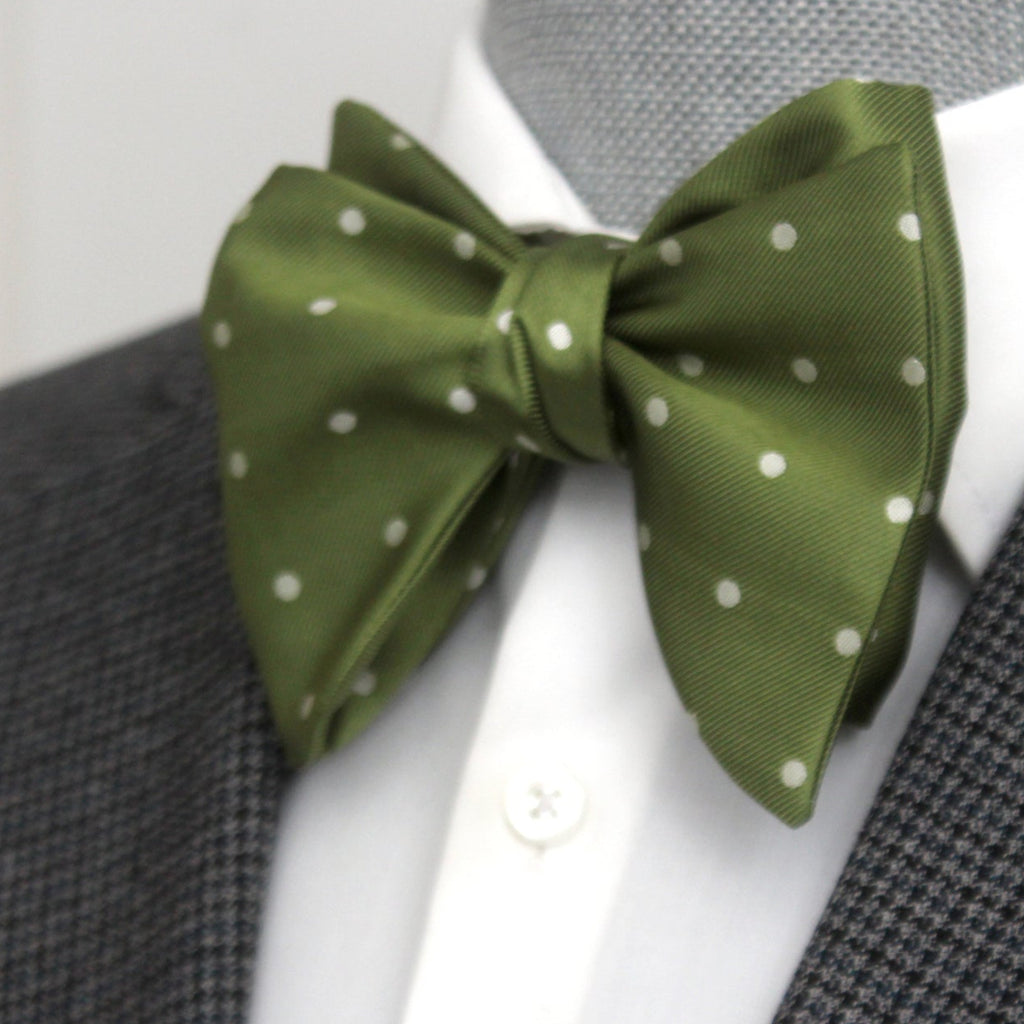 Big Butterfly Bow tie in Green Polka Dot Silk