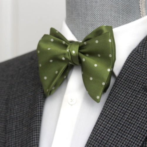 Big Butterfly Bow tie in Green Polka Dot Silk