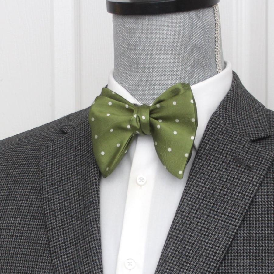 Big Butterfly Bow tie in Green Polka Dot Silk