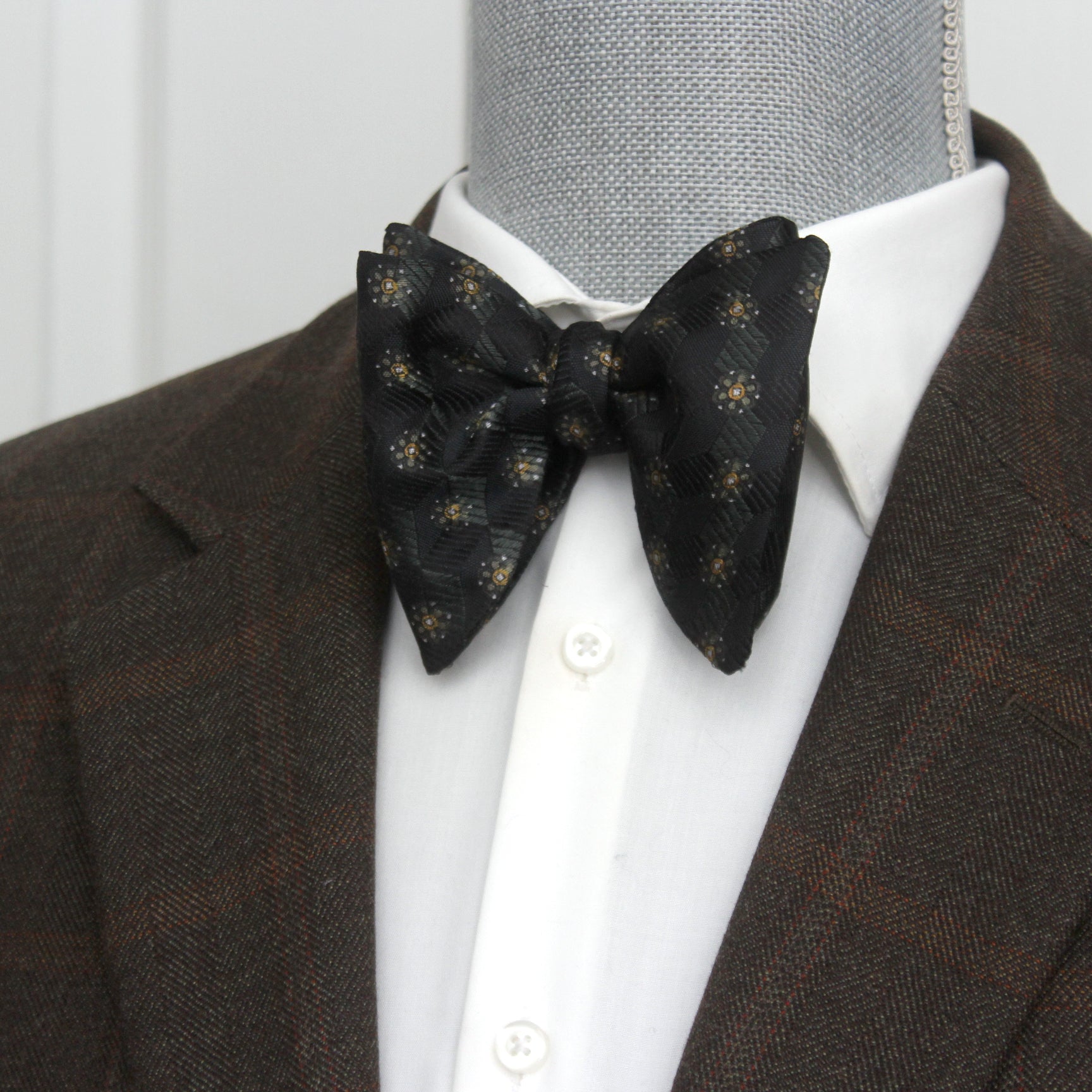 Men's Big Ornament on Black Silk Bow tie