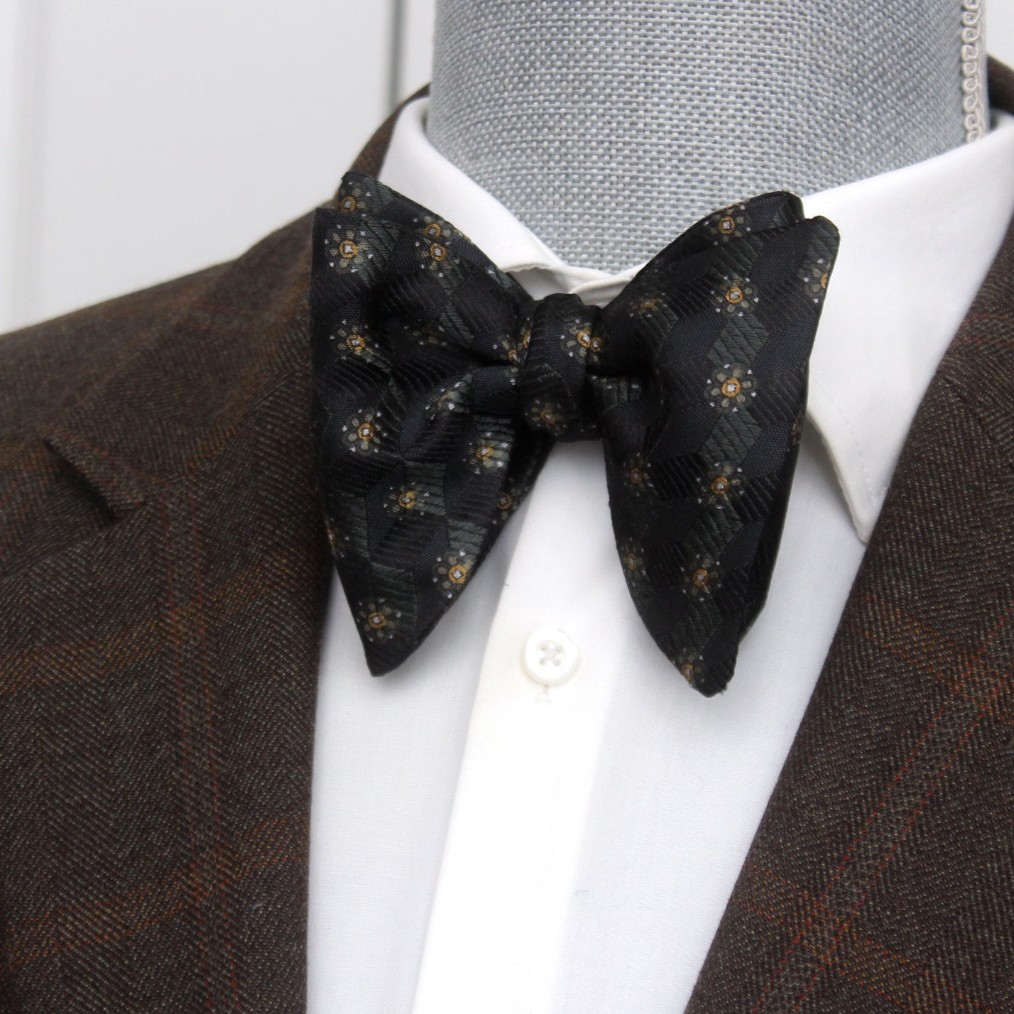 Men's Big Ornament on Black Silk Bow tie
