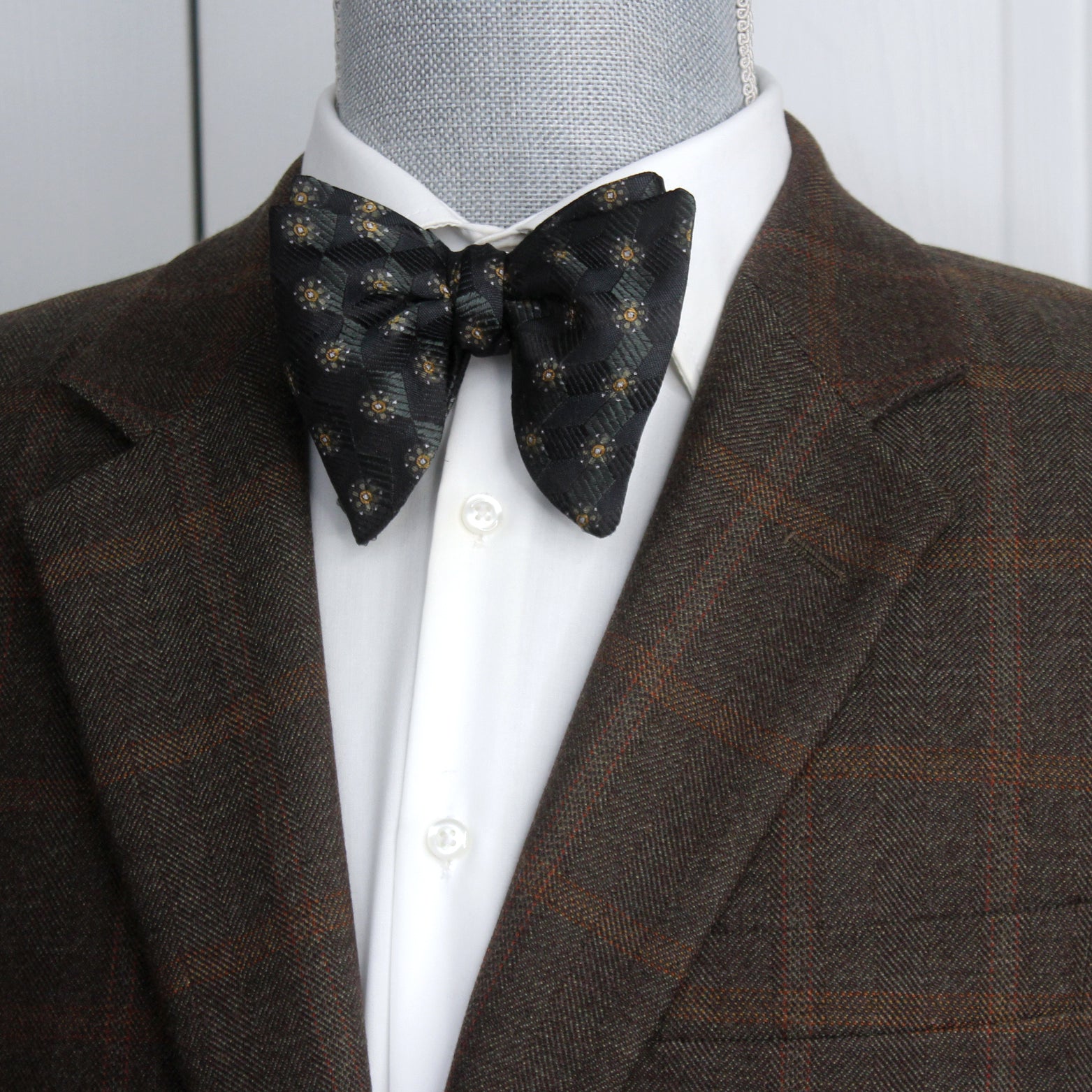 Men's Big Ornament on Black Silk Bow tie