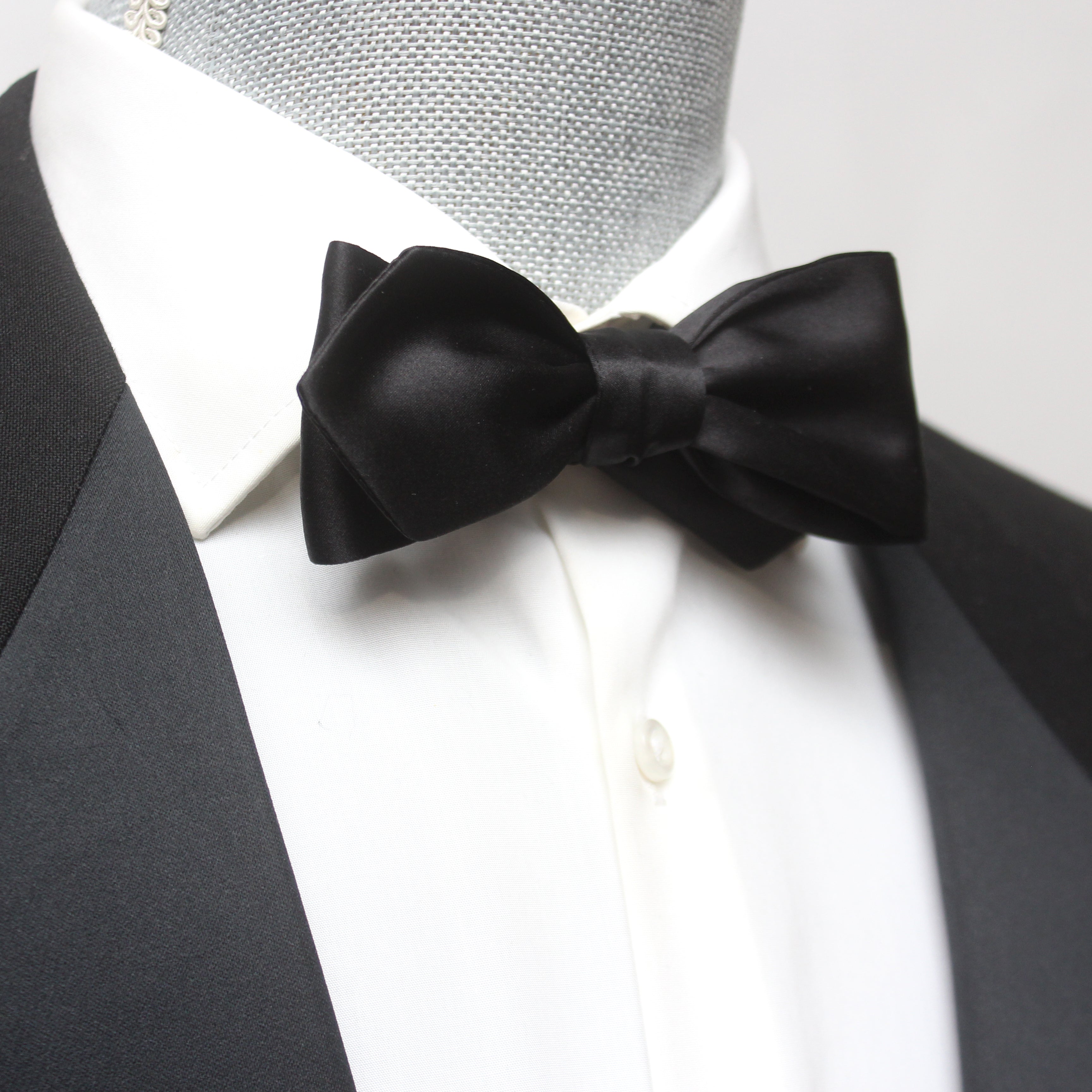 Black Diamond Point Silk Self tied Bow Tie
