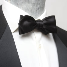 Load image into Gallery viewer, Black Diamond Point Silk Self tied Bow Tie
