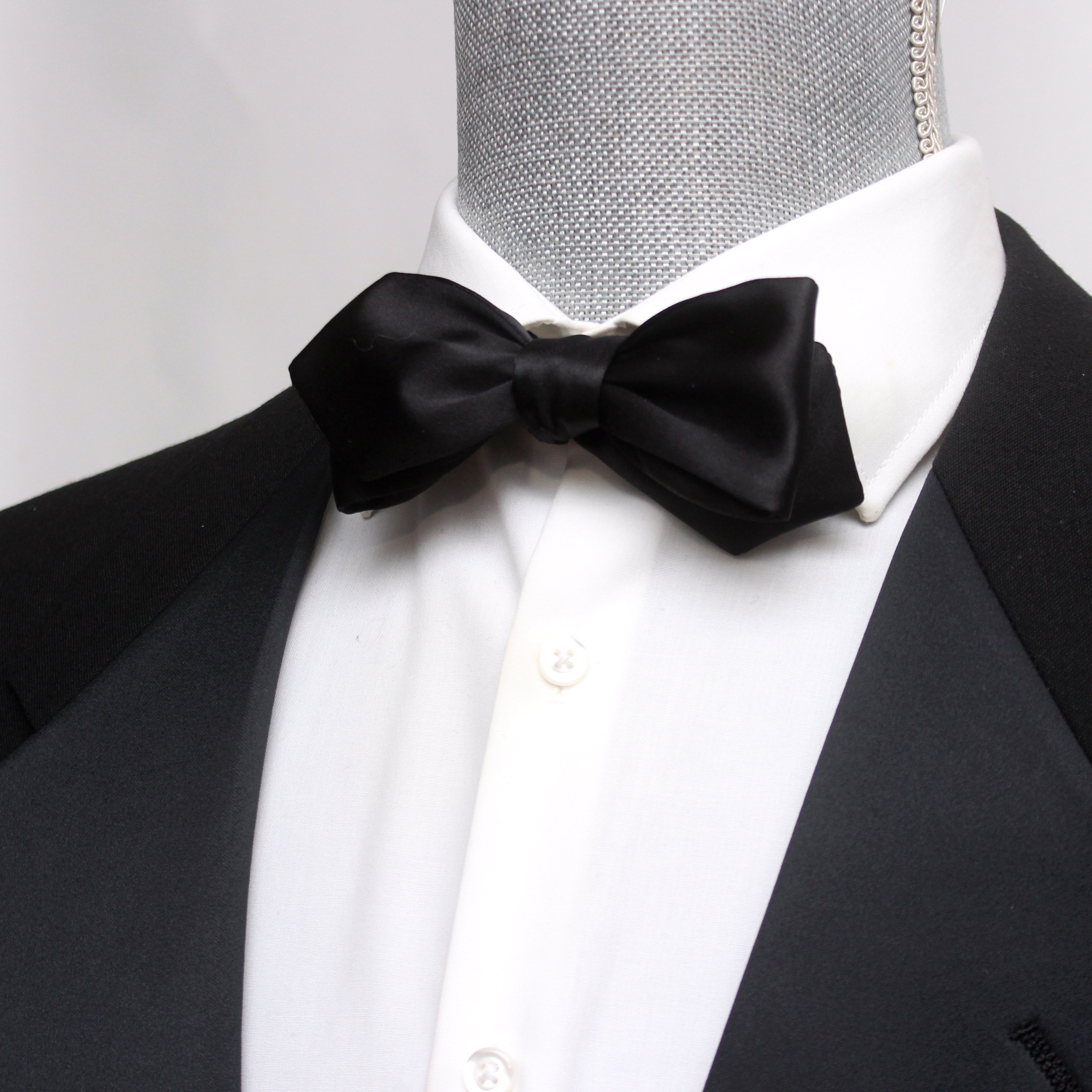Black Diamond Point Silk Self tied Bow Tie