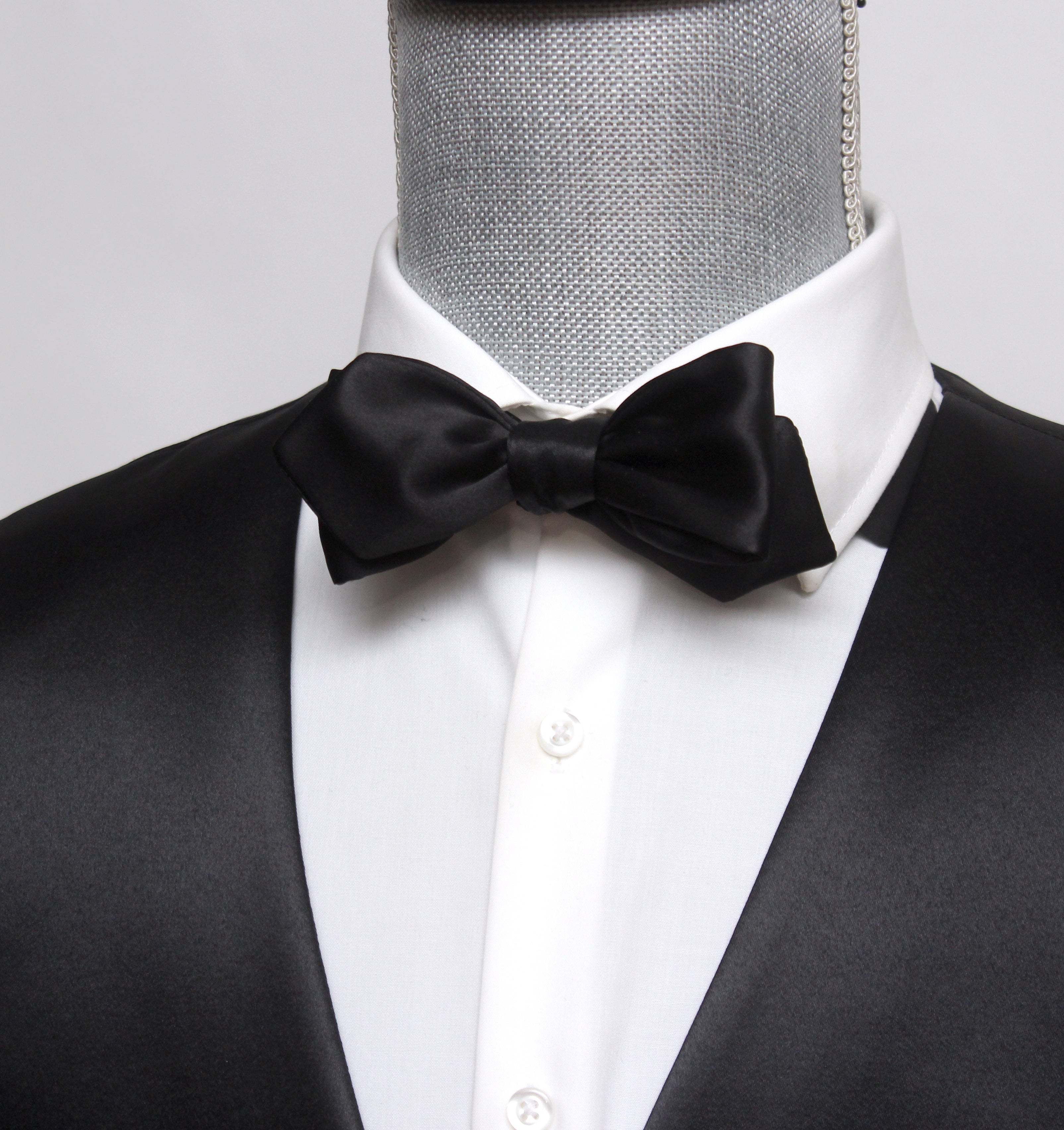 Black Diamond Point Silk Self tied Bow Tie