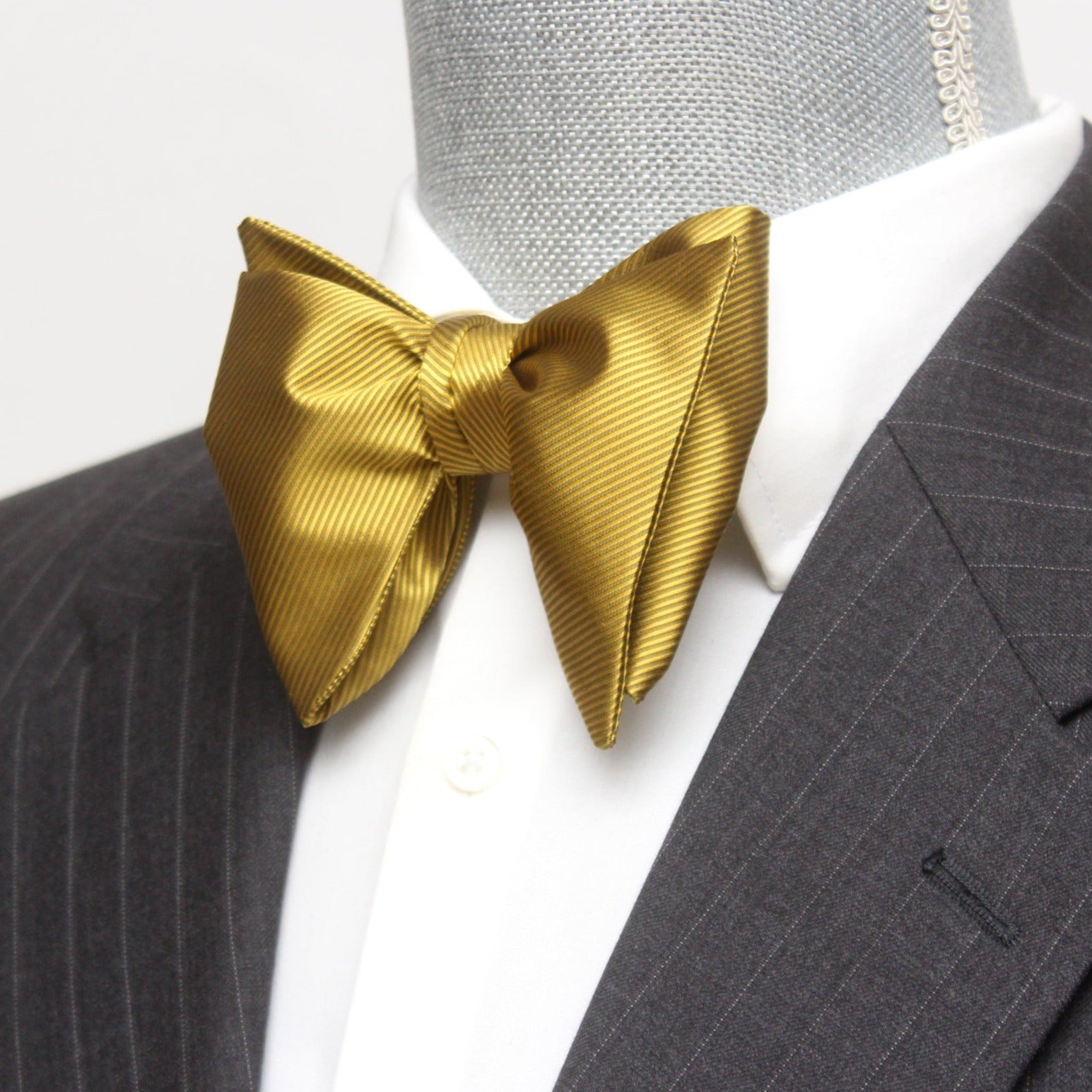 Big Butterfly Gold Silk Bow Tie