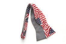 Load image into Gallery viewer, American Flag Men&#39;s Bow Tie USA Patriotic Bow Tie
