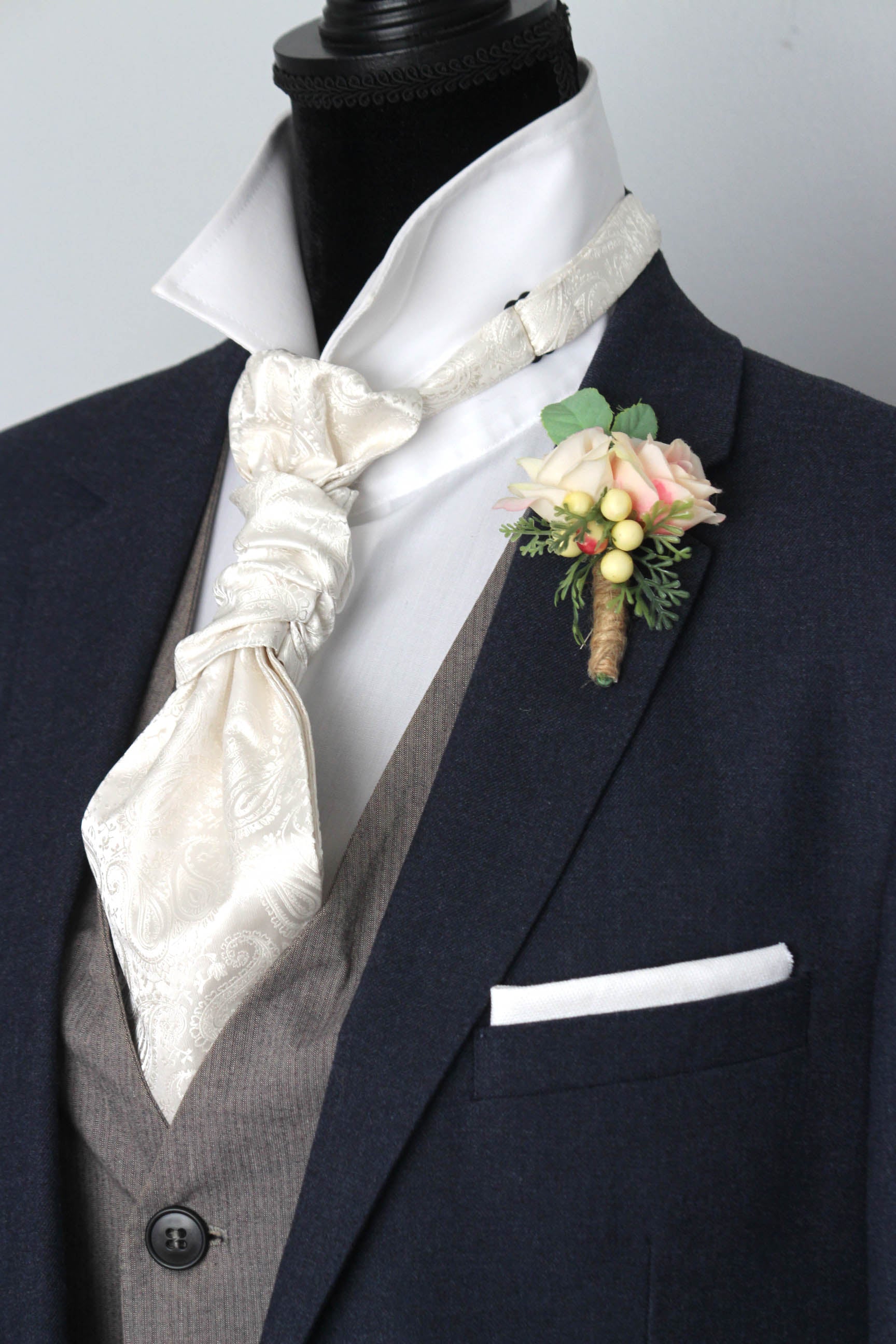 White Paisley Pre-tied Ascot