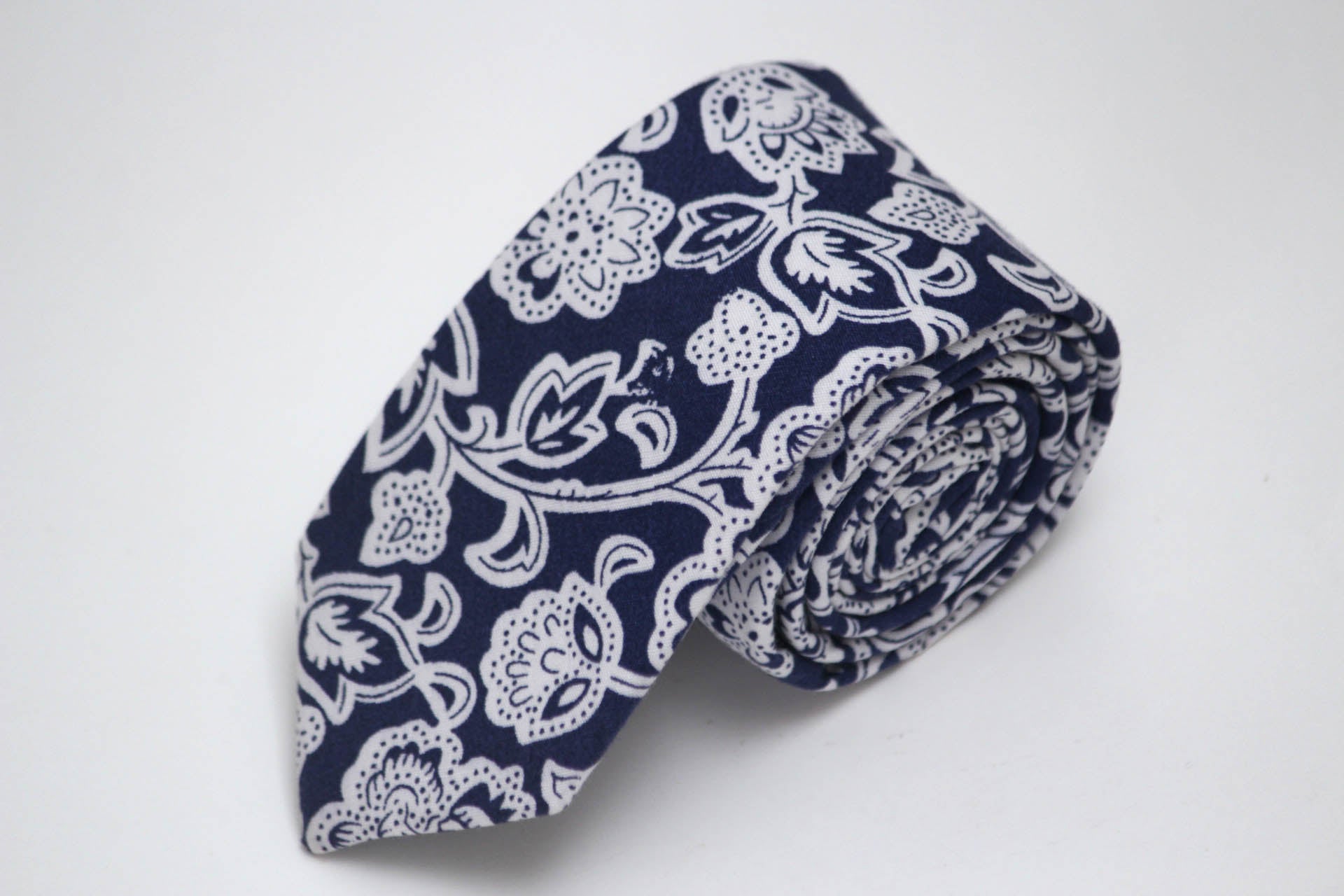 White Navy Floral Necktie 2.36"
