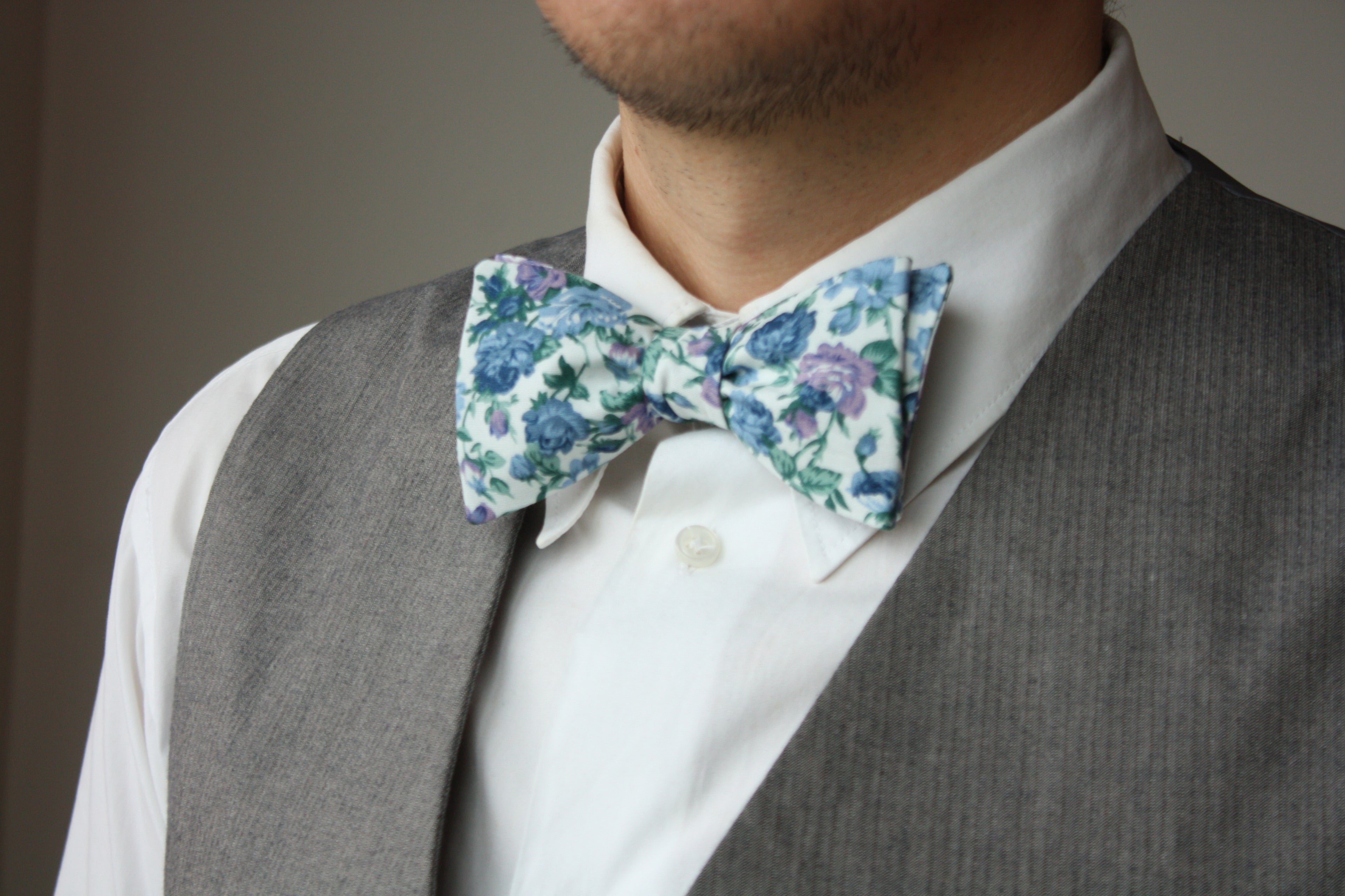 White Blue Floral Self-Tie Bow Tie