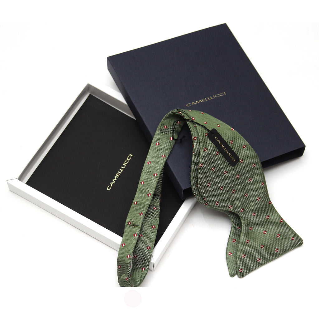 Big Butterfly Bow tie in Green Silk