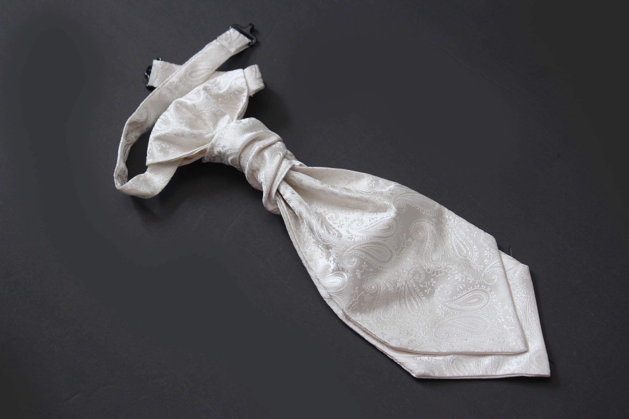 White Paisley Pre-tied Ascot