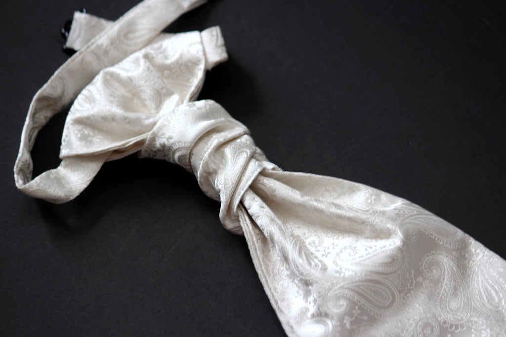 White Paisley Pre-tied Ascot