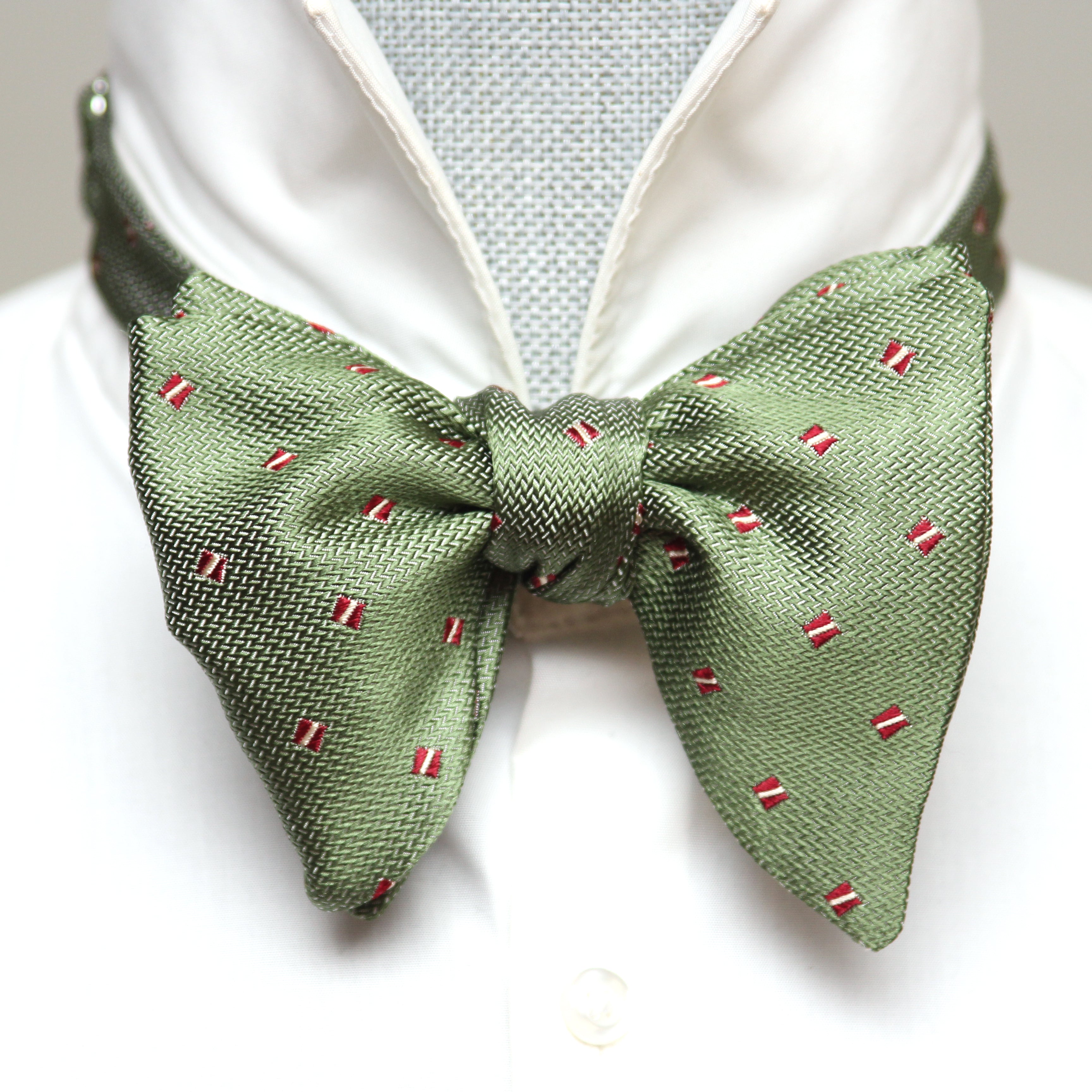 Big Butterfly Bow tie in Green Silk