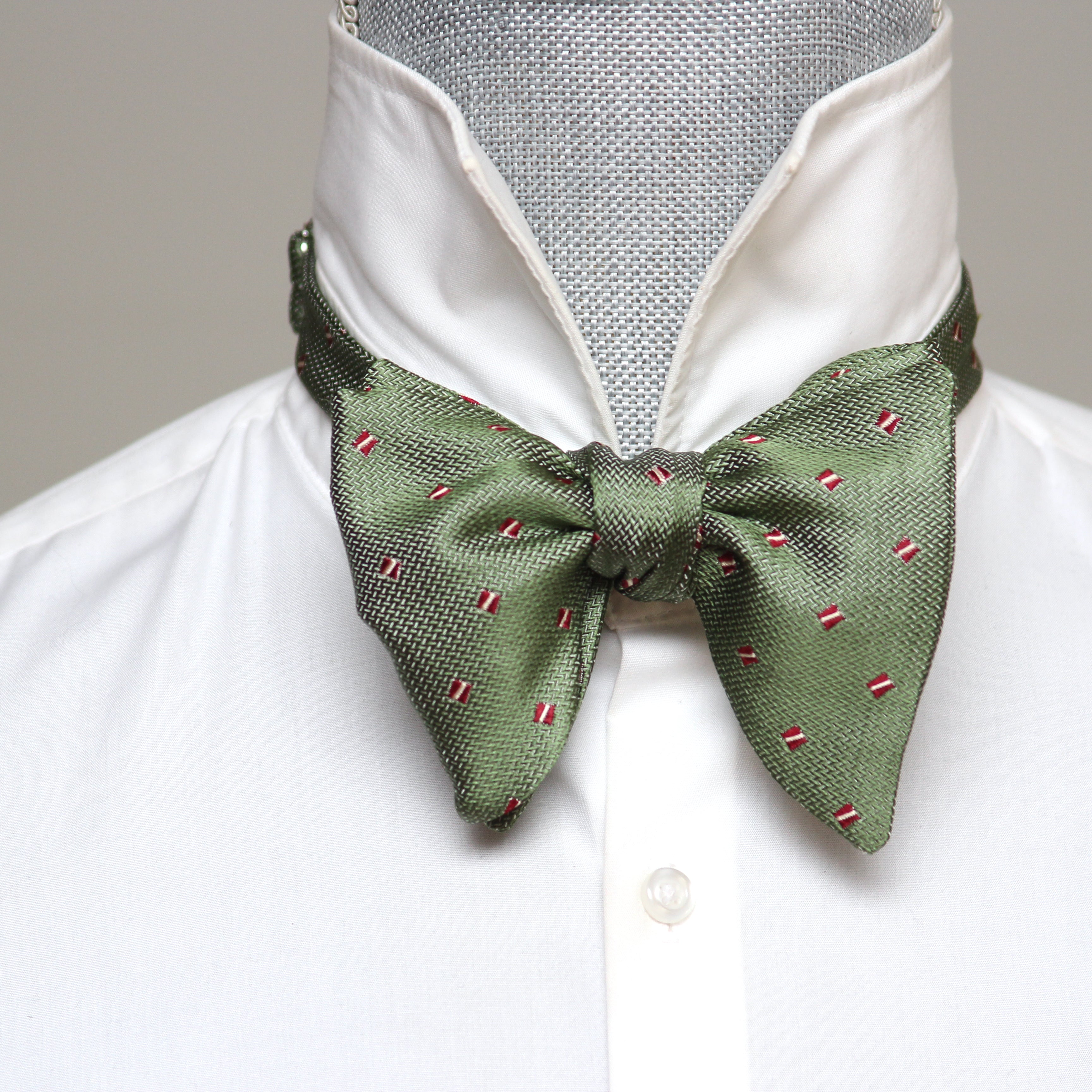 Big Butterfly Bow tie in Green Silk
